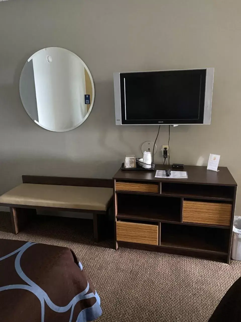 TV and multimedia, TV/Entertainment Center in Super 8 by Wyndham Adel