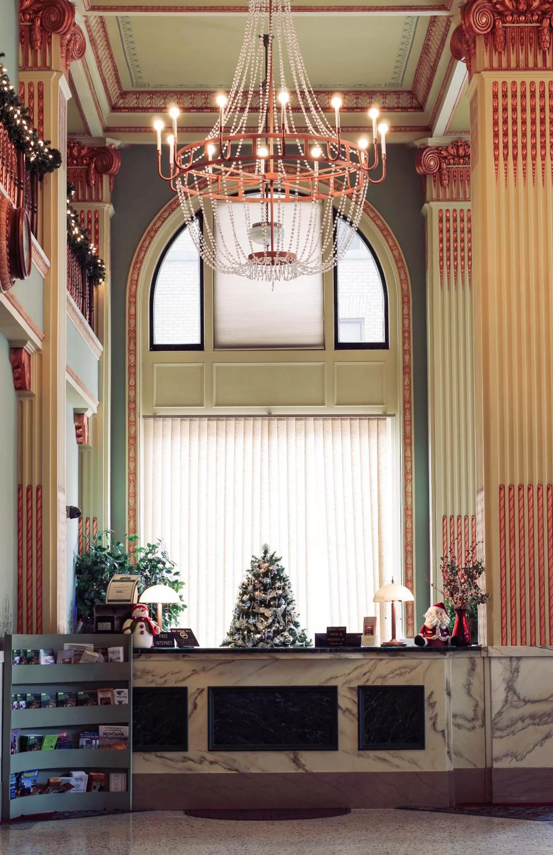 Lobby or reception in Finlen Hotel and Motor Inn