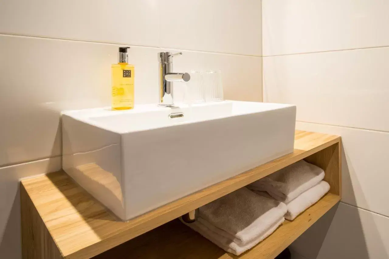 Small Twin Room - single occupancy in LUDIEK eten en slapen Small Twin Room - single occupancy in LUDIEK eten en slapen