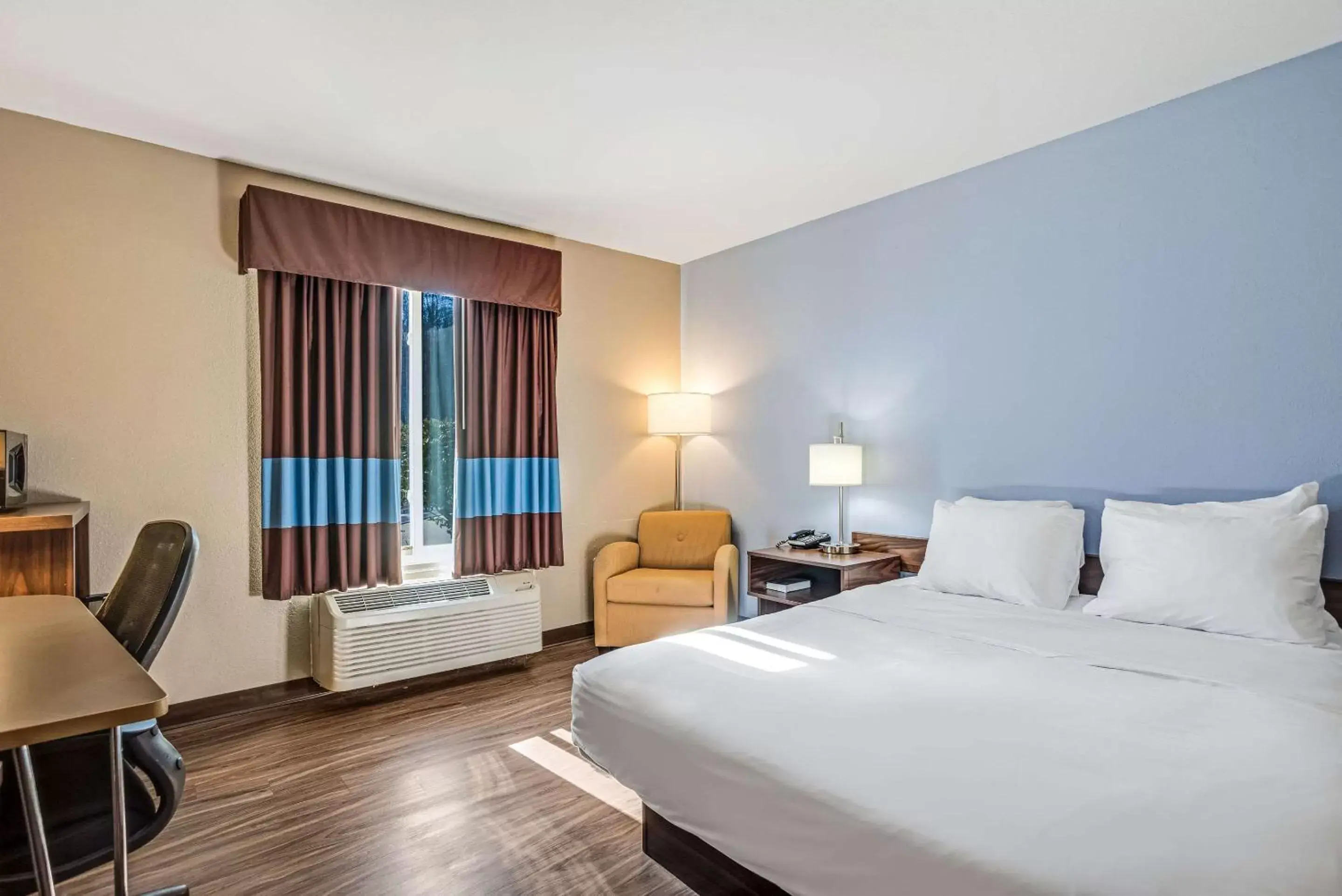 Photo of the whole room, Bed in Quality Inn Calvert City - Paducah East Photo of the whole room, Bed in Quality Inn Calvert City - Paducah East