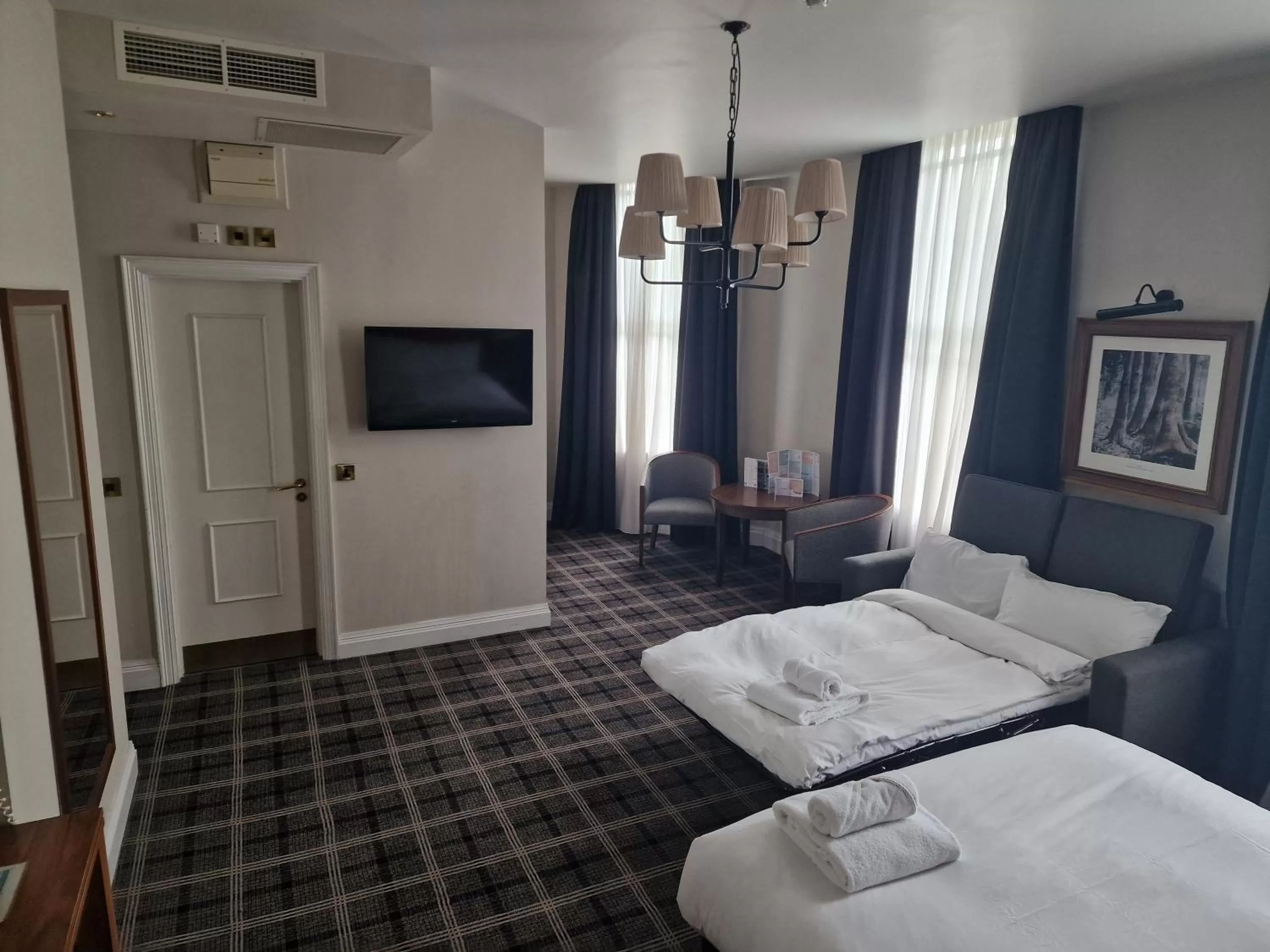 Bed in The Queen Hotel Wetherspoon