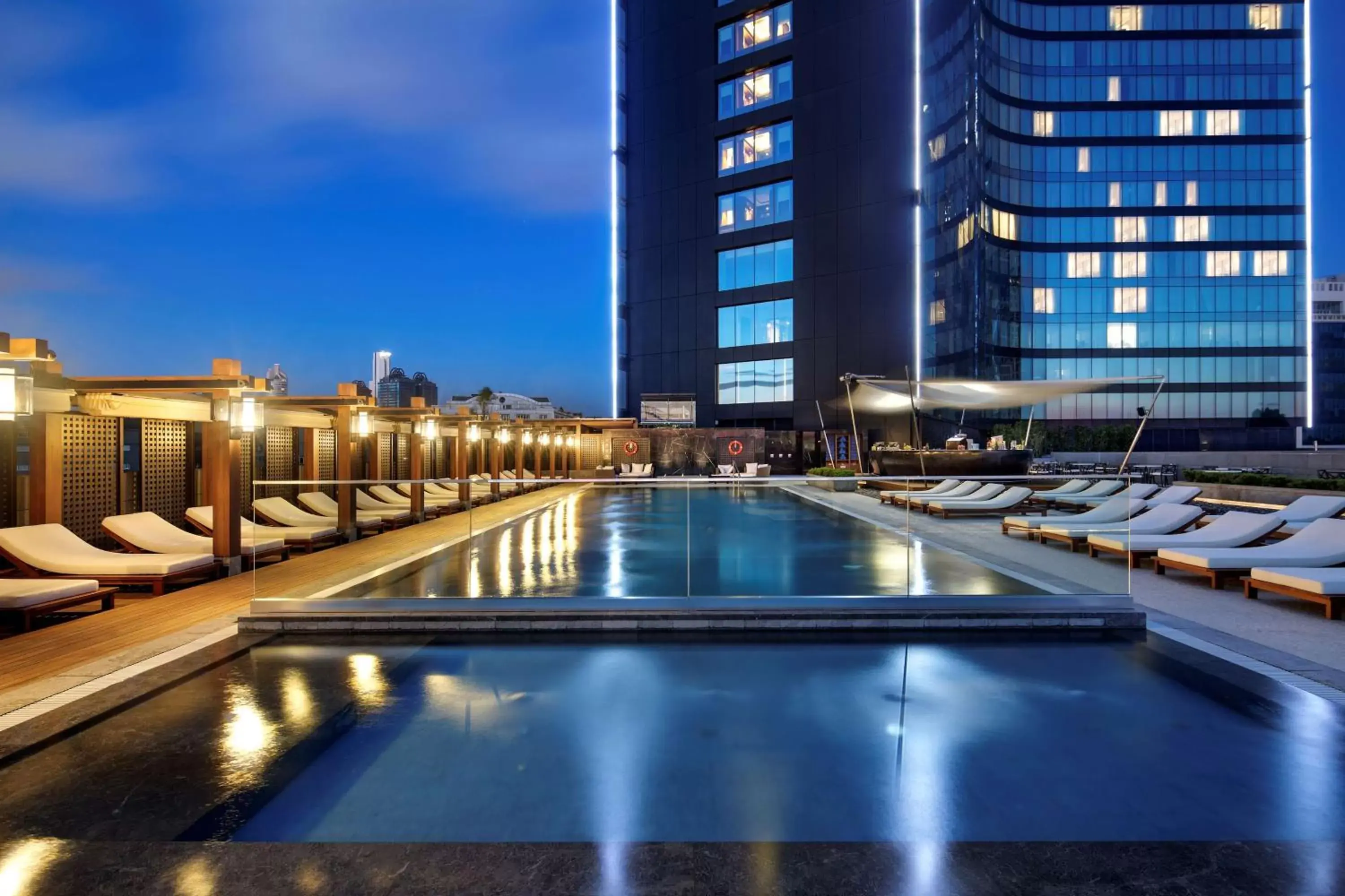 Pool view, Swimming Pool in Hilton Istanbul Bomonti