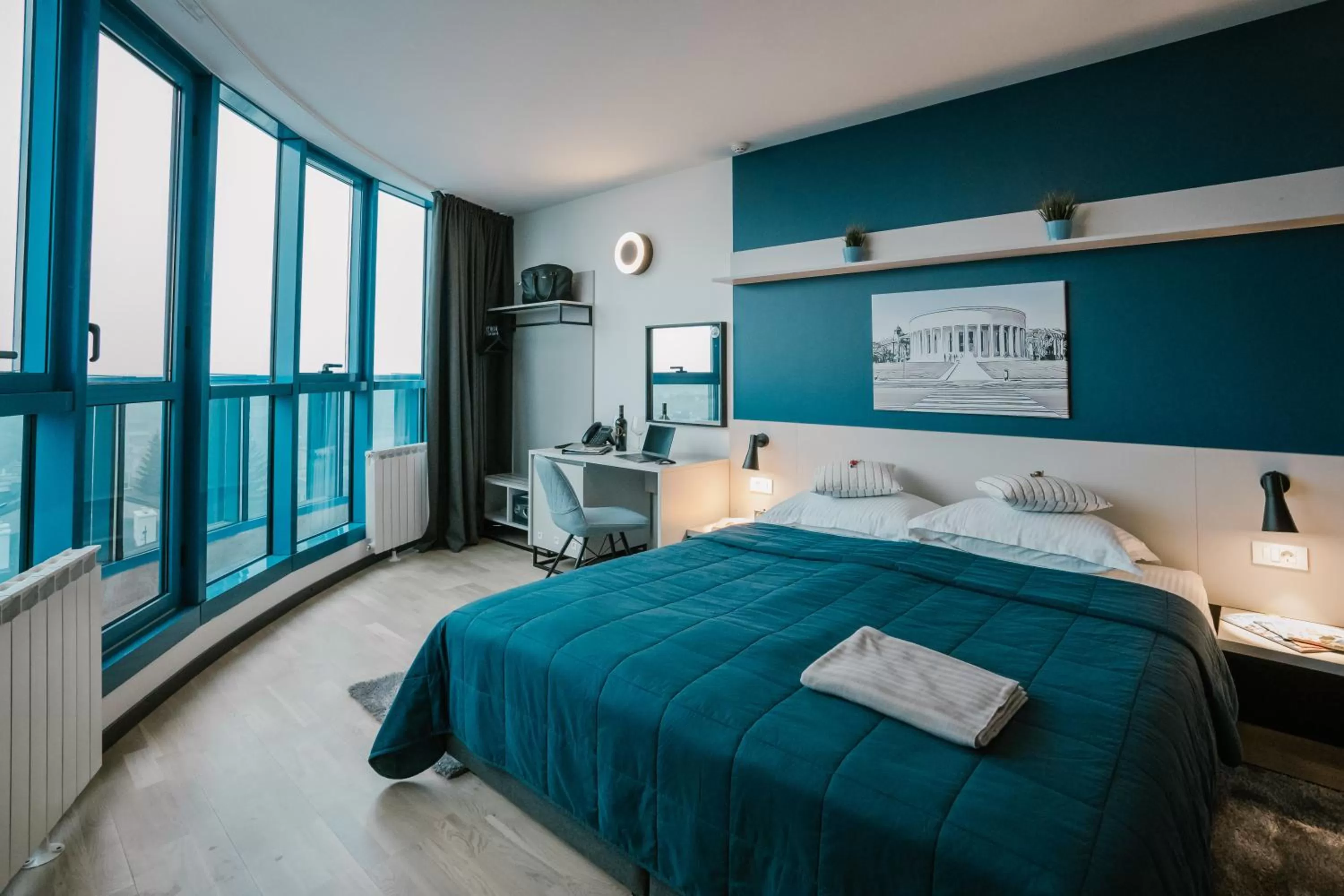 Bedroom, Bed in Hotel Blue