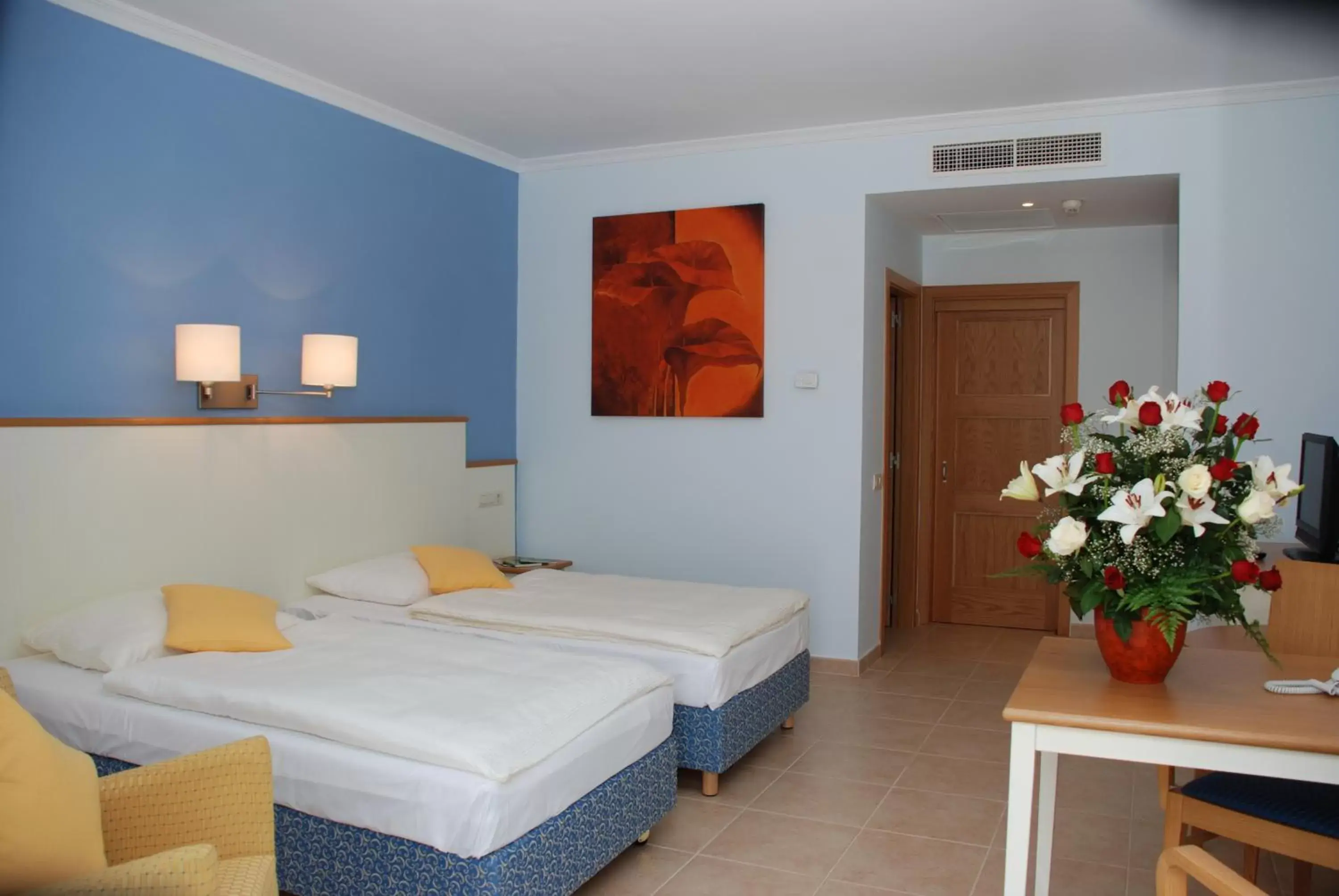 Photo of the whole room, Bed in Luz Del Mar