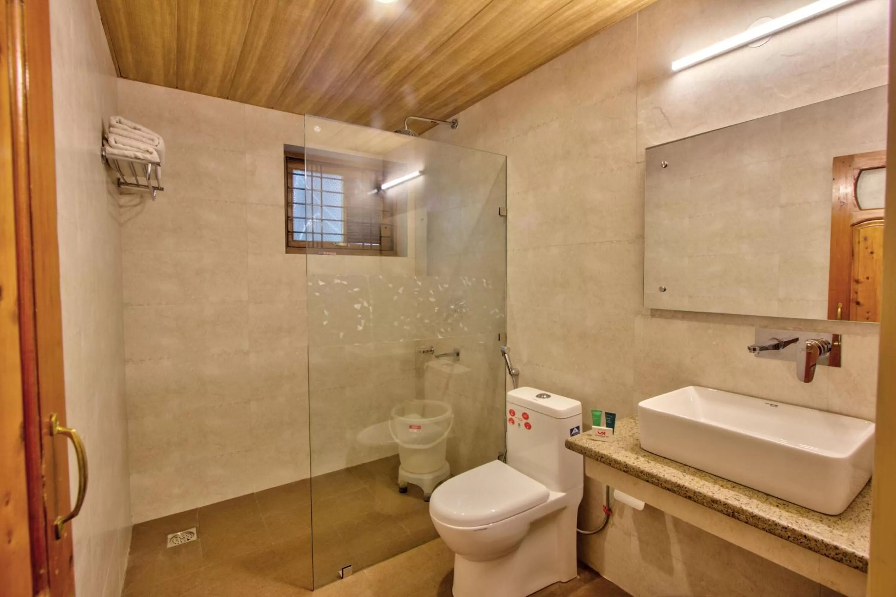 Bathroom in Woodstock Inn Manali 800 Mtrs from Mall Road