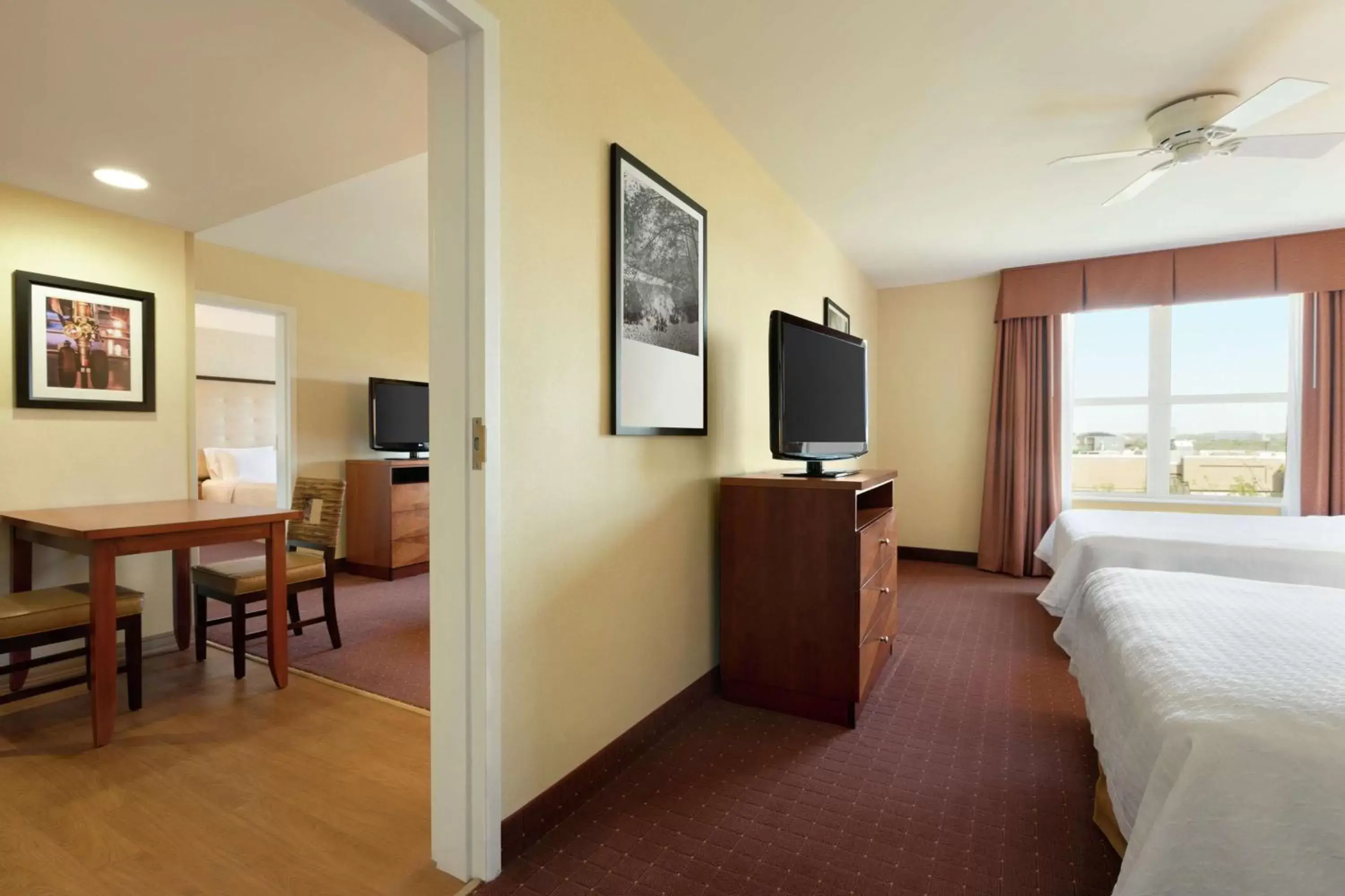 Bedroom, TV/Entertainment Center in Homewood Suites by Hilton Dulles-North Loudoun