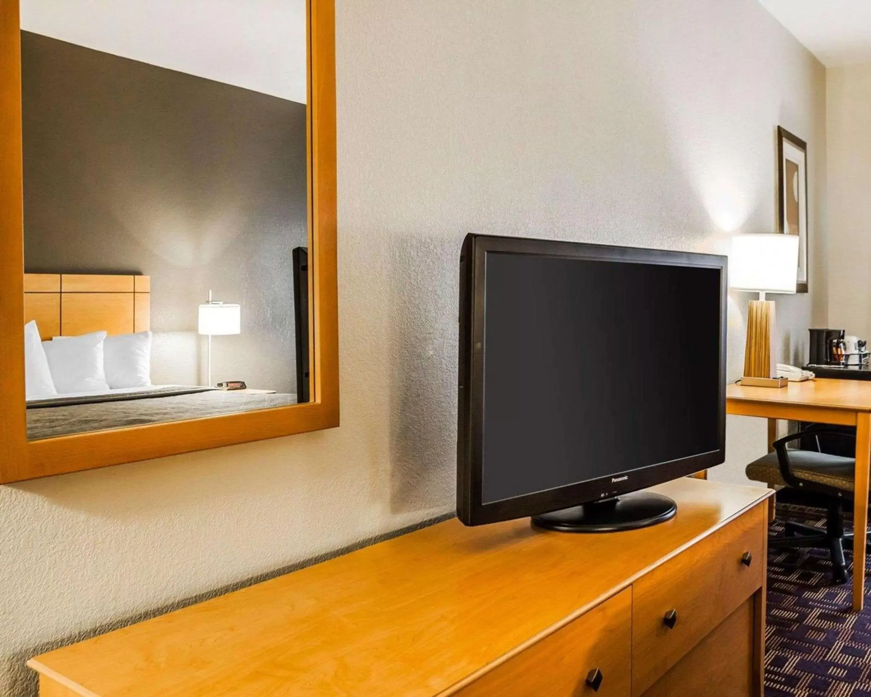 Photo of the whole room, TV/Entertainment Center in Quality Inn & Suites Des Moines Airport