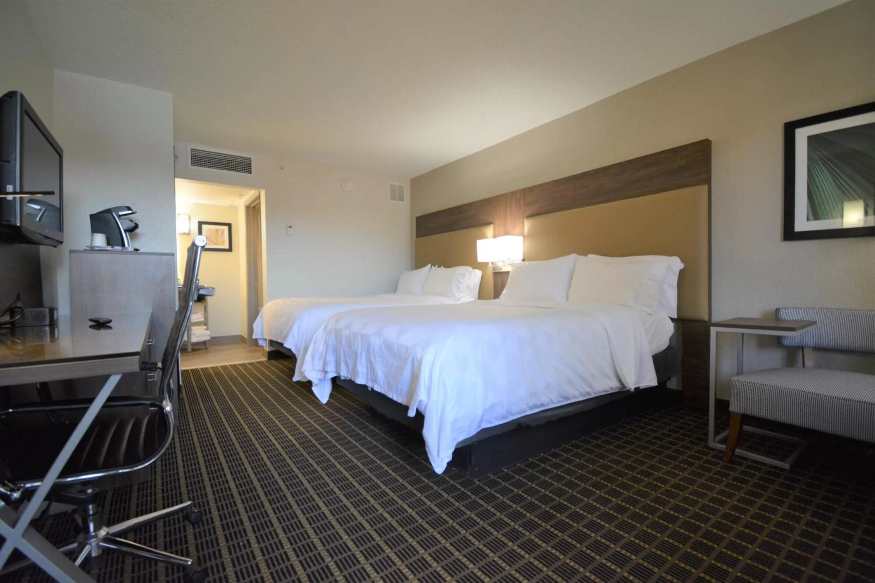Photo of the whole room, Bed in Holiday Inn Hazlet by IHG