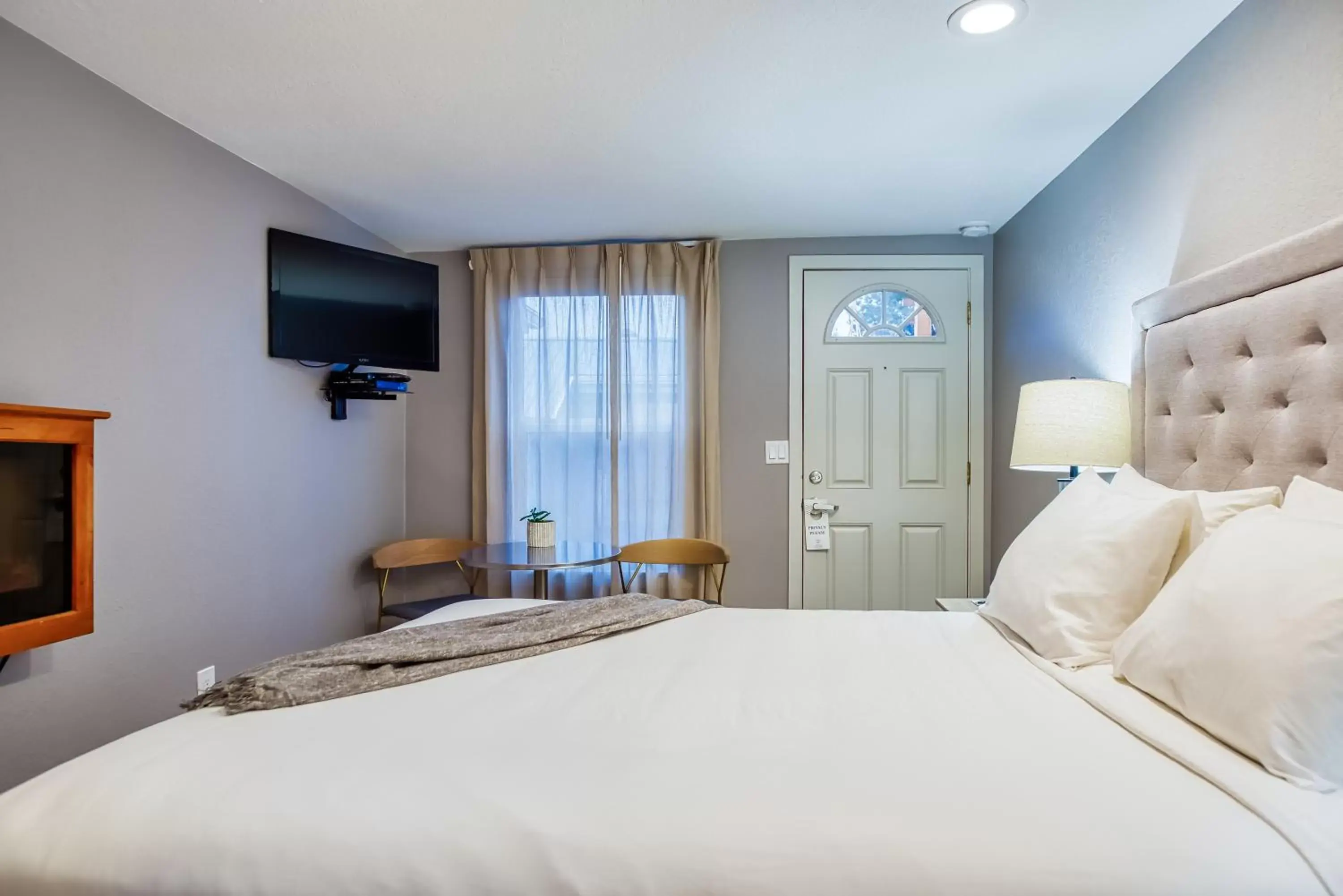 Bed in Inn at Haystack Rock