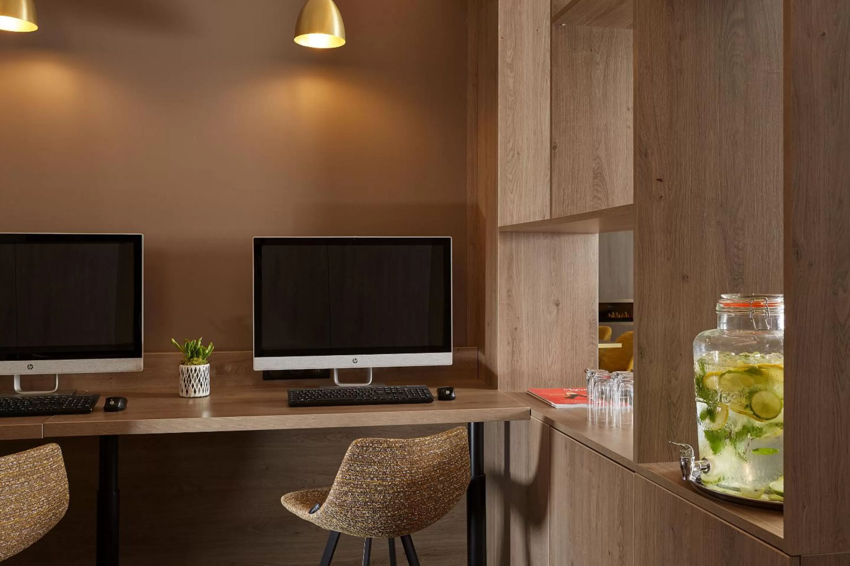 Business facilities in Auteuil Tour Eiffel