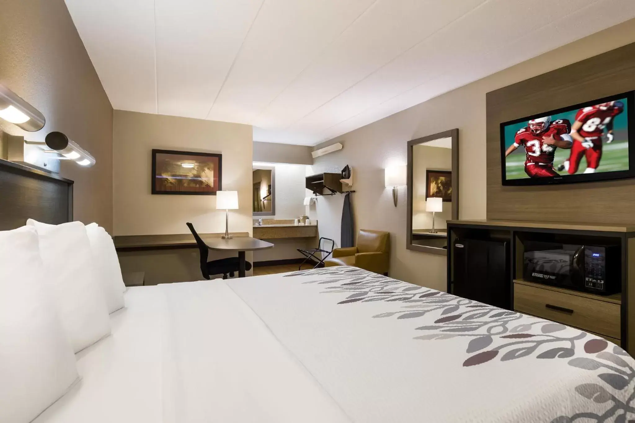 Bedroom, Bed in Red Roof Inn Wilkes-Barre Arena Bedroom, Bed in Red Roof Inn Wilkes-Barre Arena