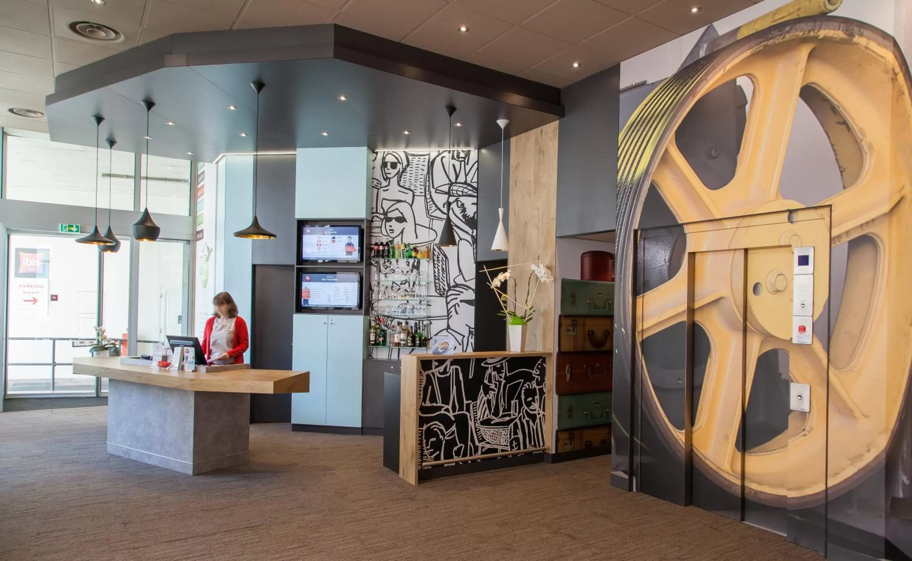 Lobby or reception in ibis Poitiers Centre