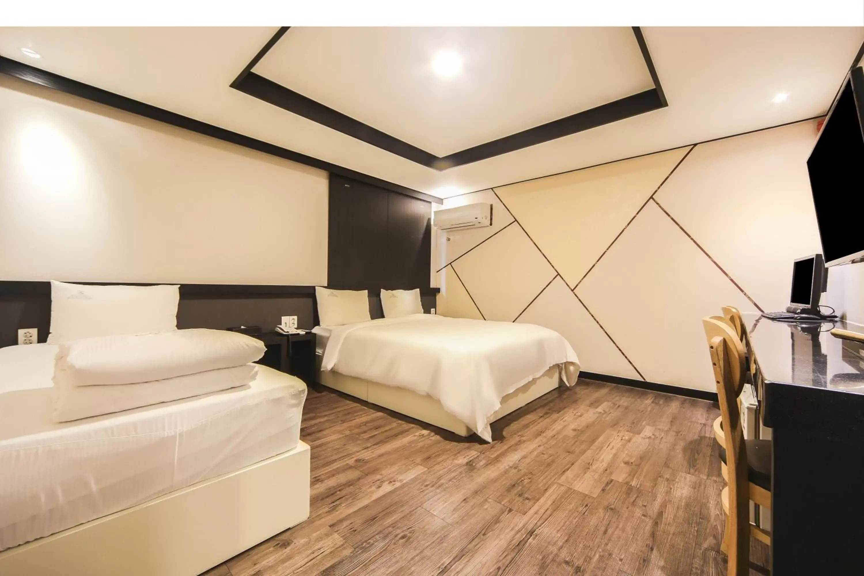 Bedroom, Bed in Elysee Hotel Bedroom, Bed in Elysee Hotel