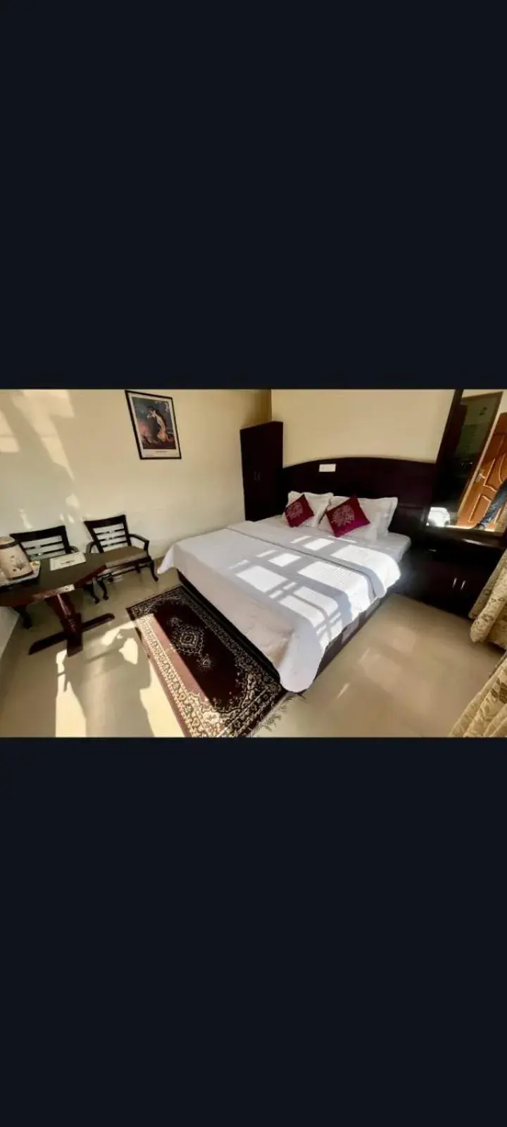 Bed in OYO 4205 Hotel Anuj Regency