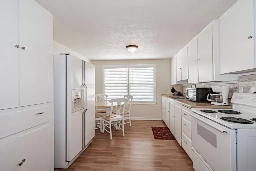 Kitchen or kitchenette, Kitchen/Kitchenette in Suites of Lava Hot Springs