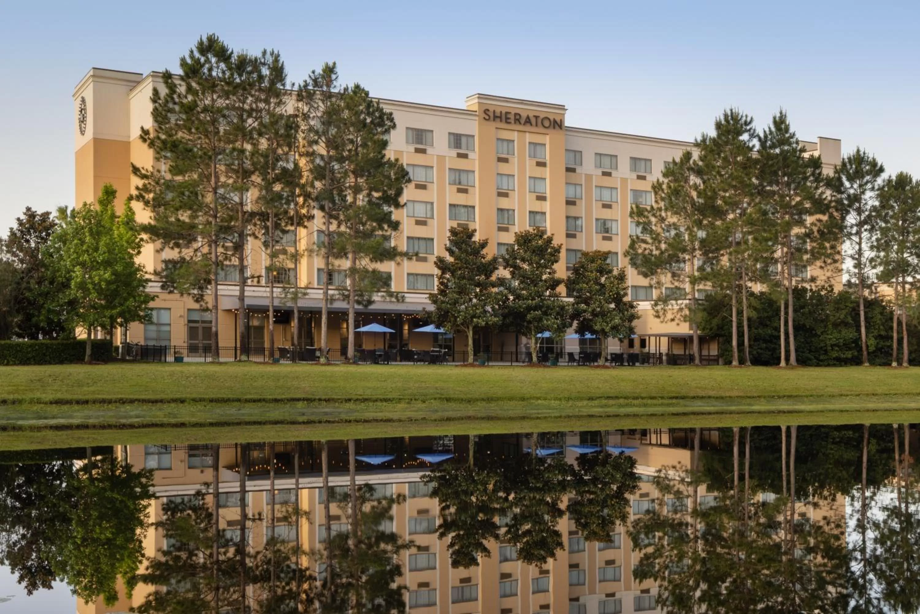 Property building in Sheraton Jacksonville Hotel