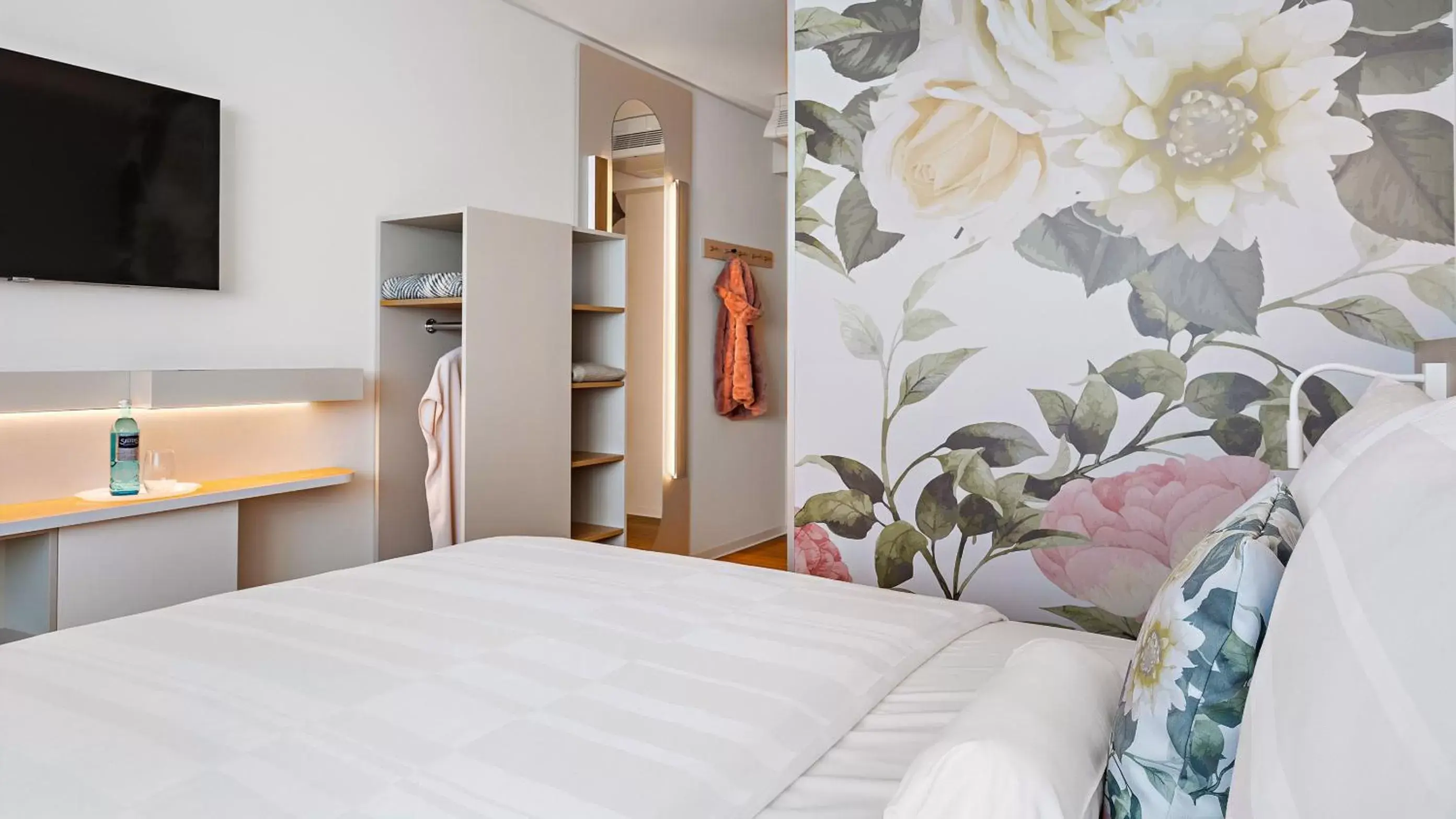 Photo of the whole room, Bed in Hey Lou Hotel Karlsruhe Messe Photo of the whole room, Bed in Hey Lou Hotel Karlsruhe Messe