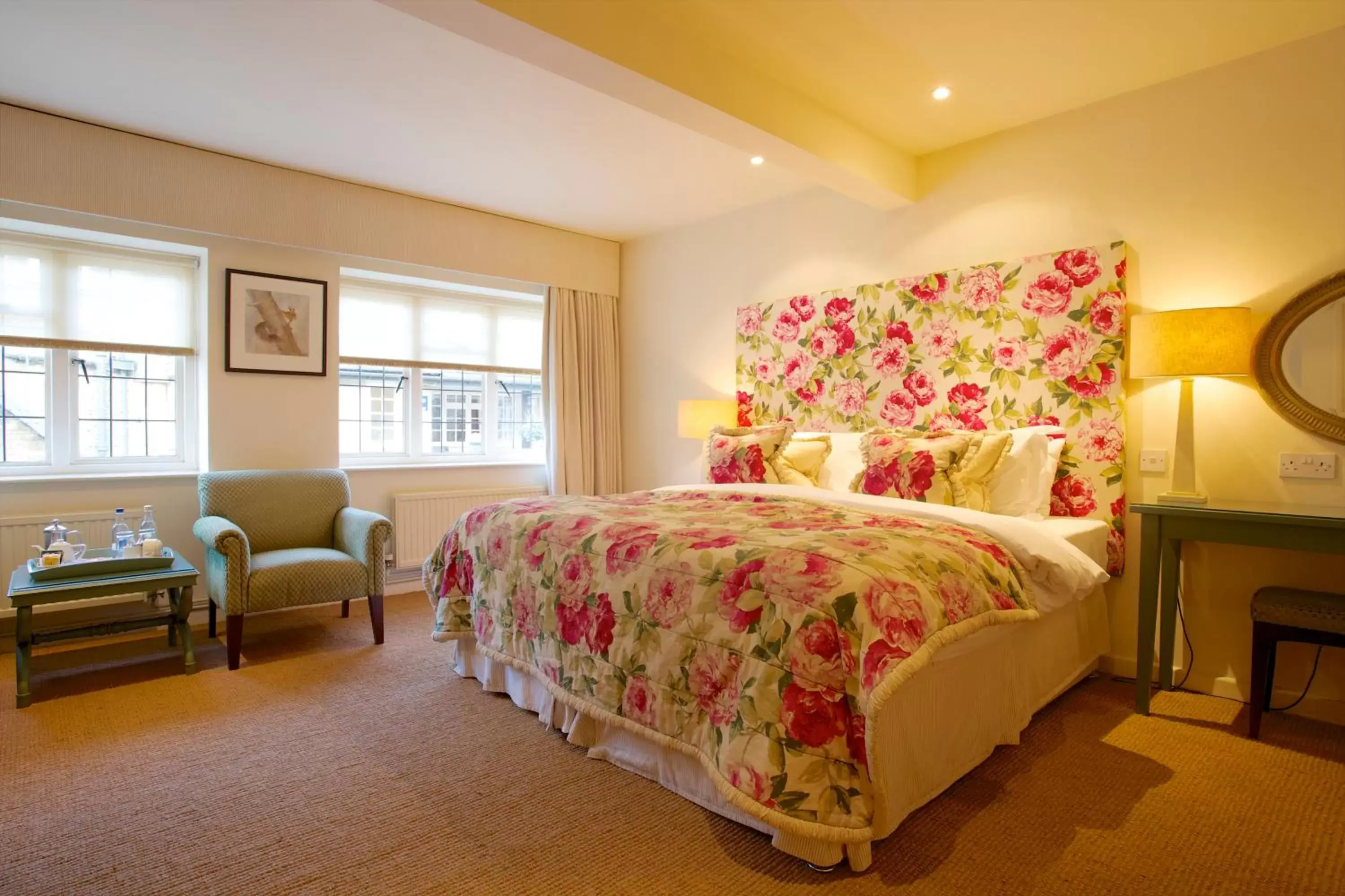 Photo of the whole room, Bed in The Hare & Hounds Hotel