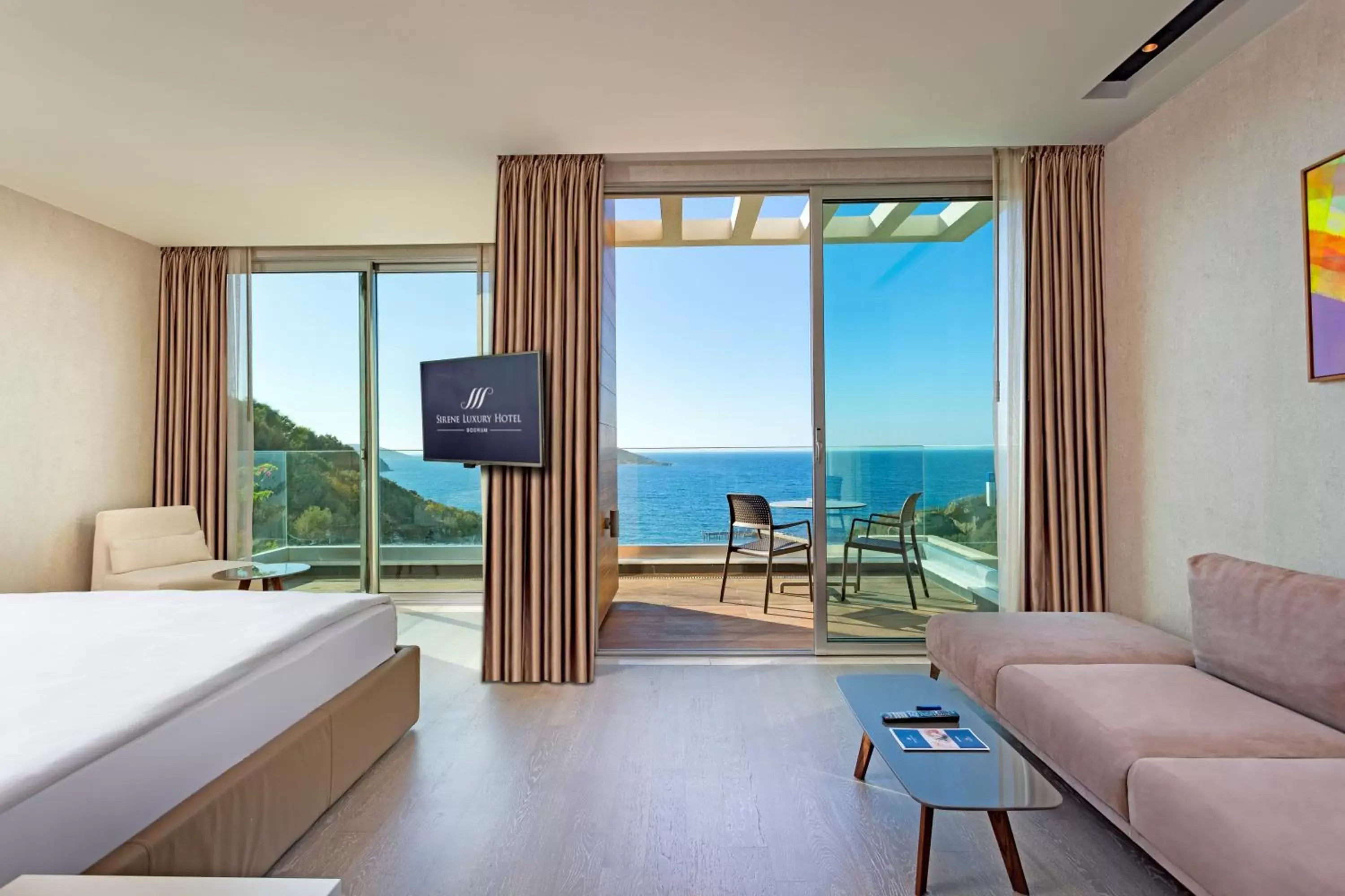 Communal lounge/ TV room, Sea View in Sirene Luxury Hotel Bodrum