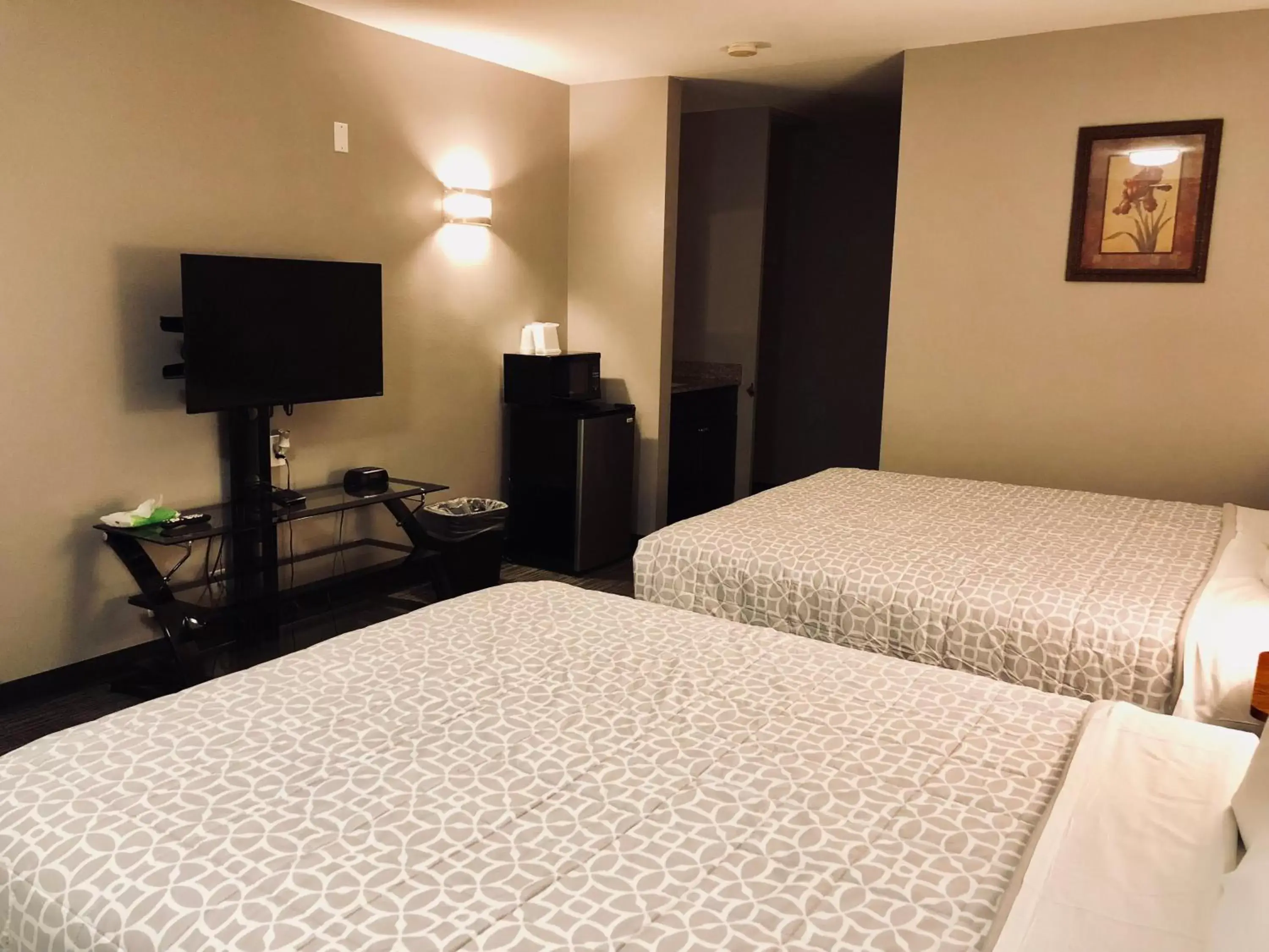 Queen Room with Two Queen Beds - Non-Smoking in Motel Sakura