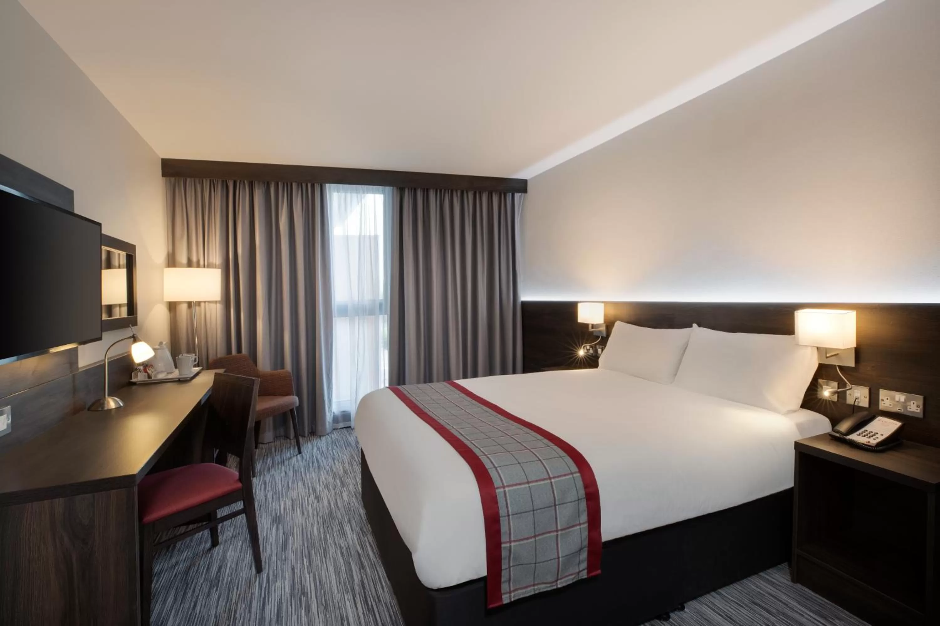 Bedroom, Bed in Ramada by Wyndham Leeds East