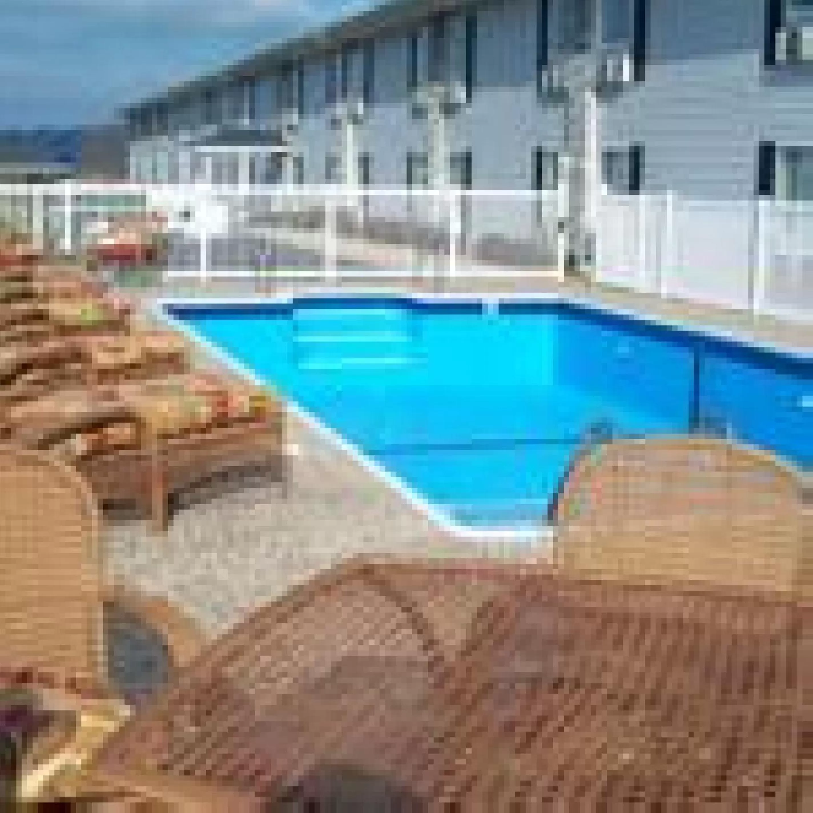 Swimming pool in All American Inn & Suites Branson
