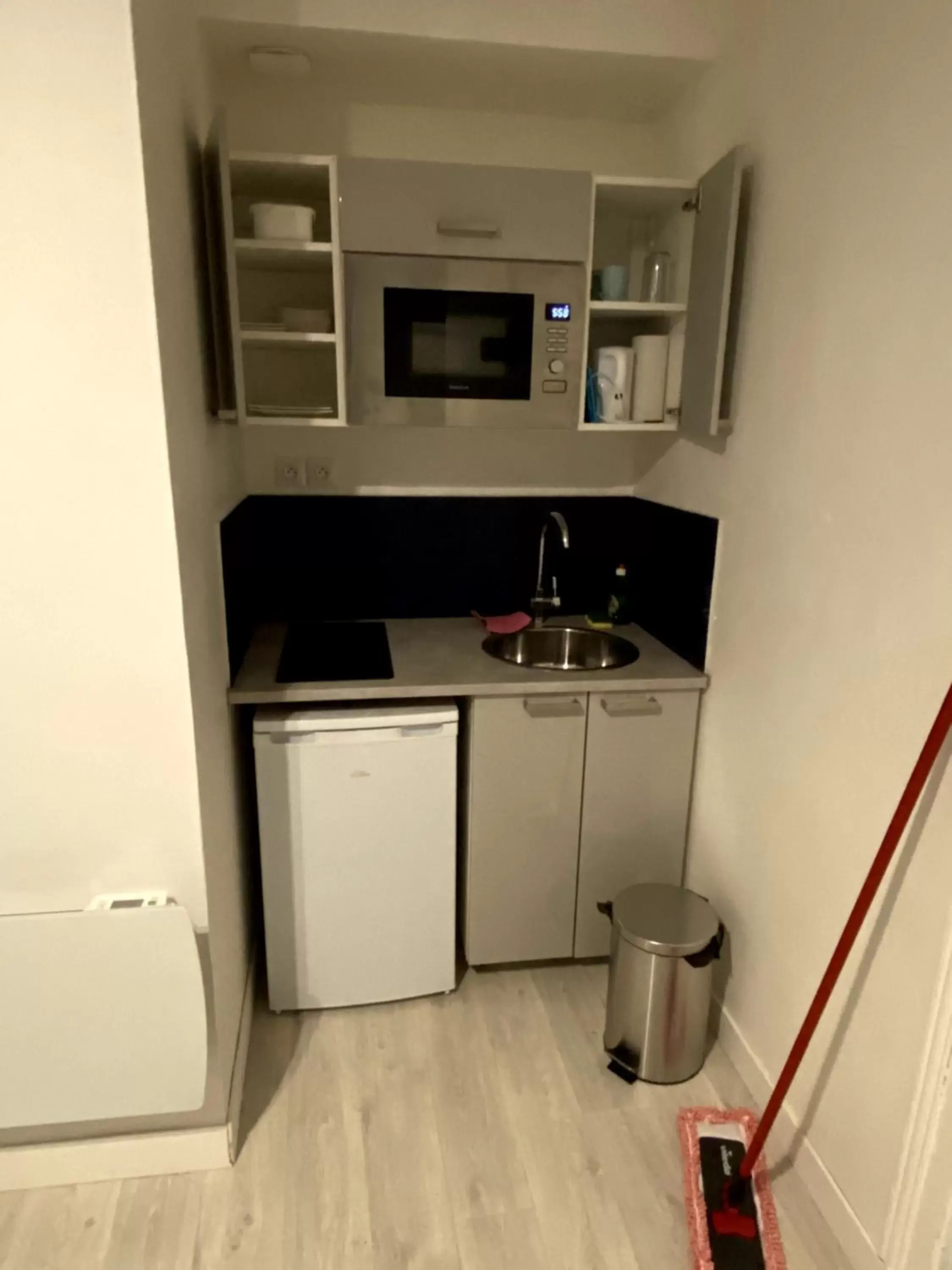 Kitchen or kitchenette, Kitchen/Kitchenette in Lh Rooms Location