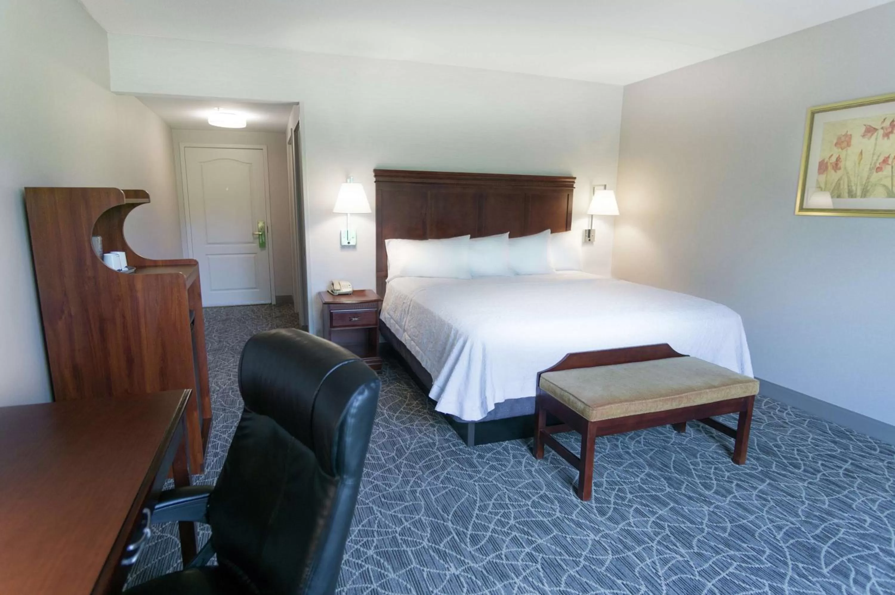 Bed in Hampton Inn & Suites Berkshires-Lenox