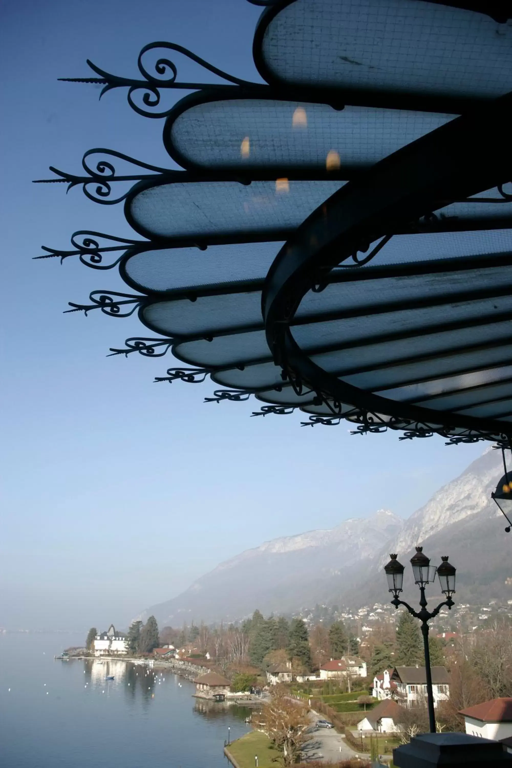 Lake view in Le Palace De Menthon