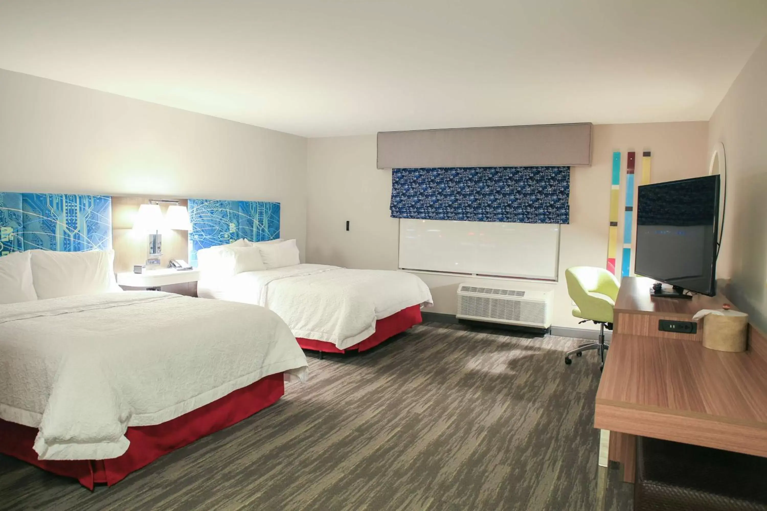 Bedroom in Hampton Inn & Suites Mount Laurel/Moorestown