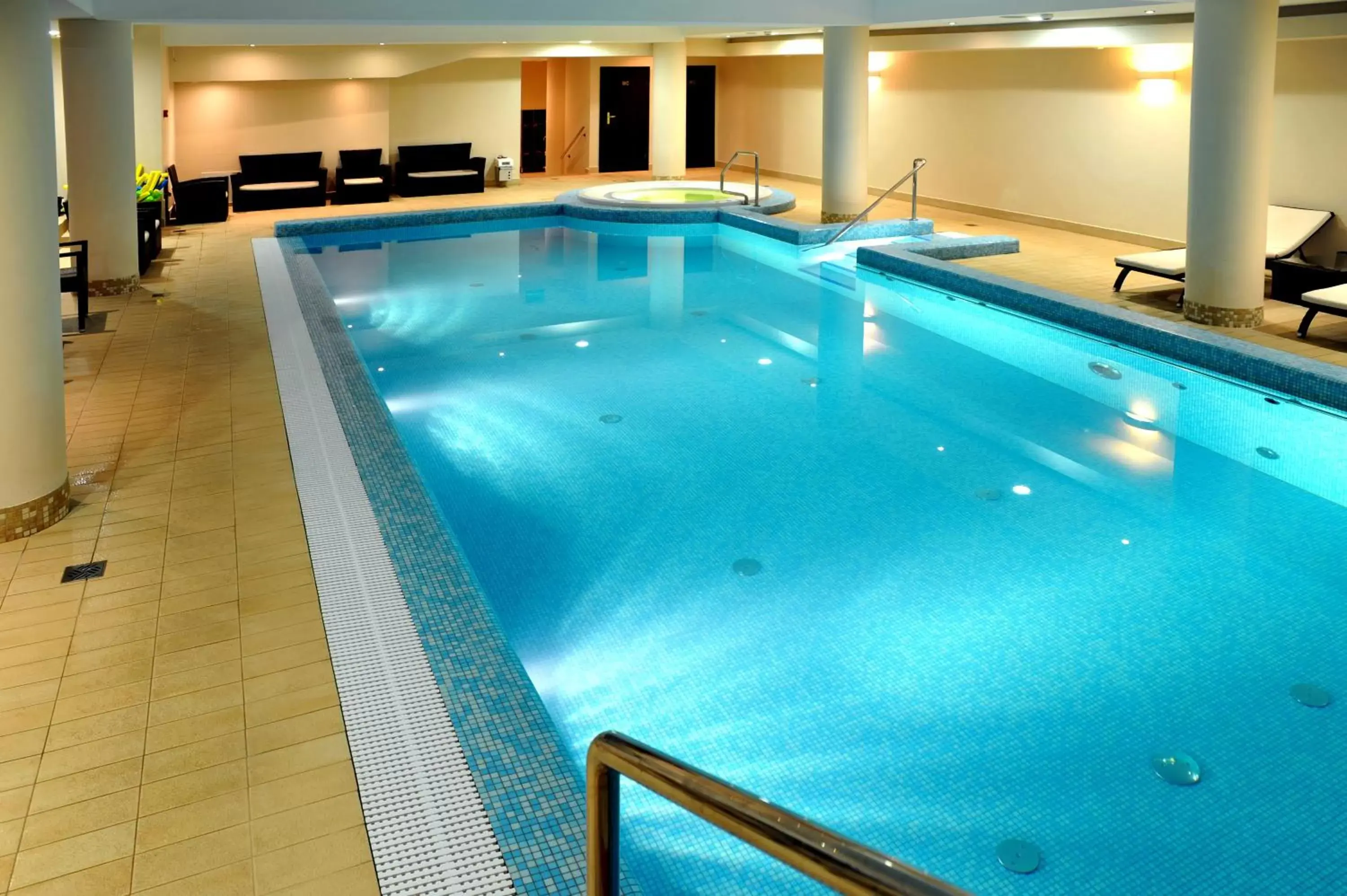 Swimming Pool in Hotel Atol