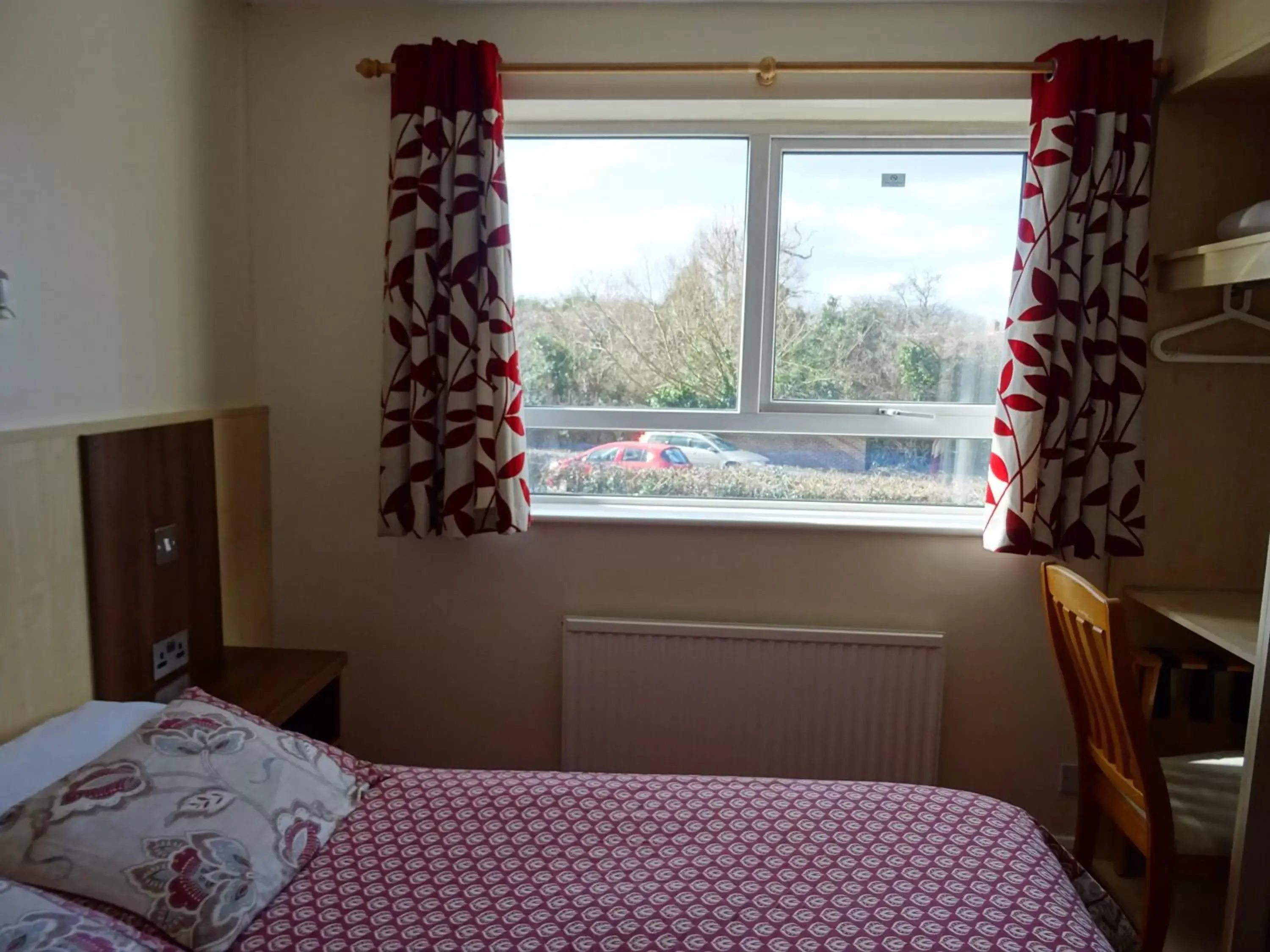 Bedroom, Bed in The Gatwick White House Hotel Bedroom, Bed in The Gatwick White House Hotel