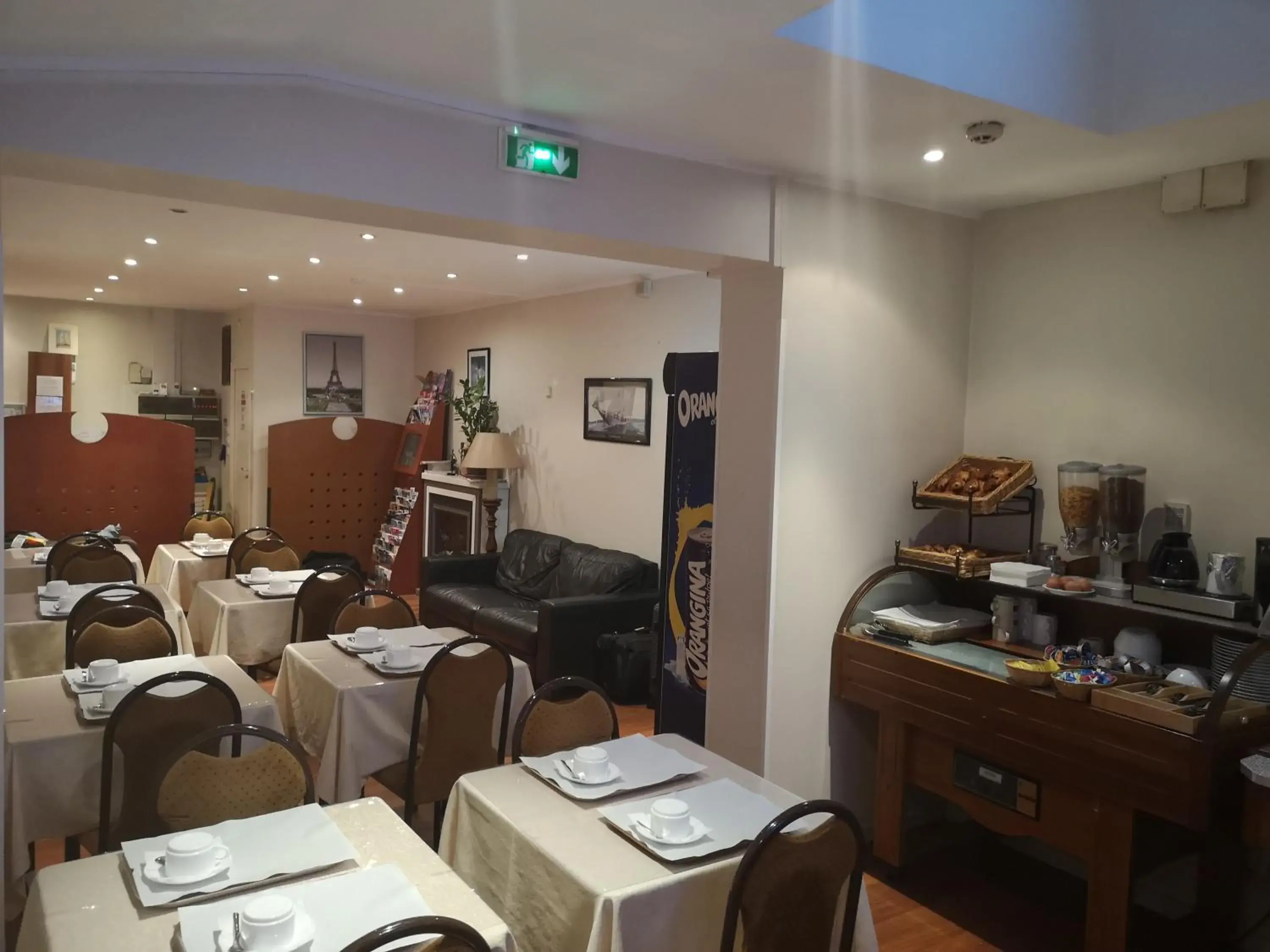 Buffet breakfast, Restaurant/Places to Eat in Hôtel De La Perdrix Rouge