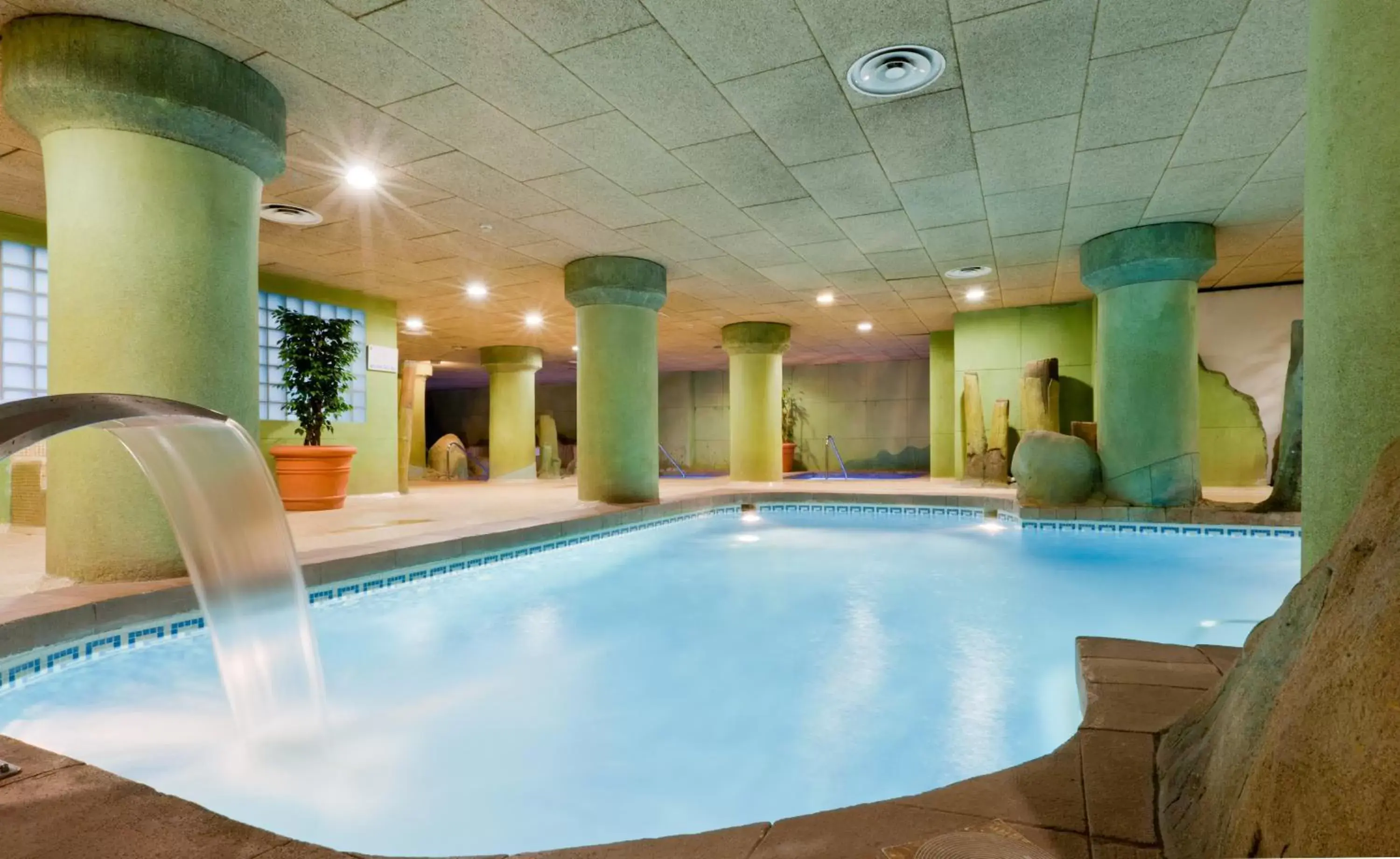 Swimming Pool in Senator Granada Spa Hotel
