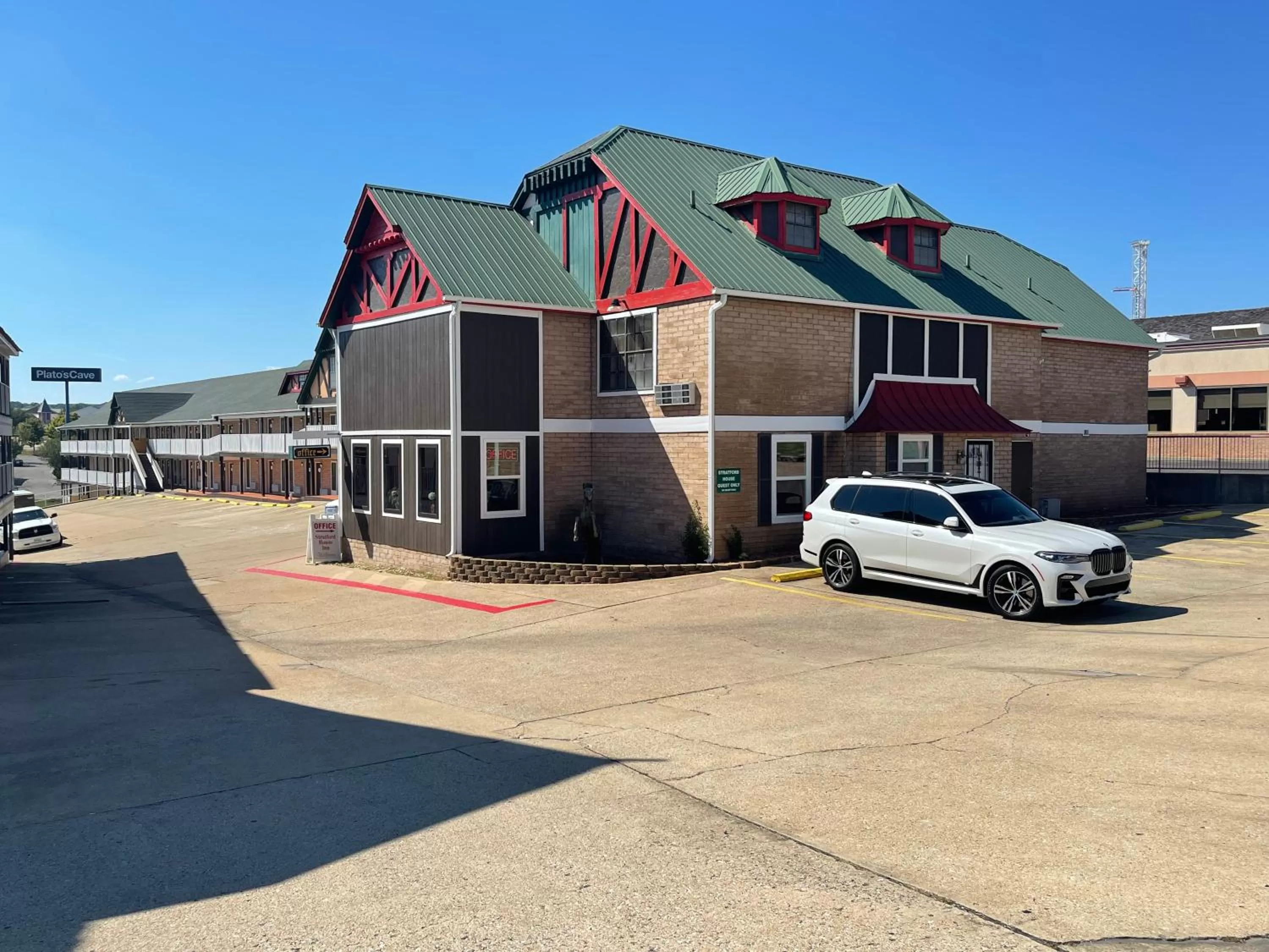 Property building in Stratford House Inn