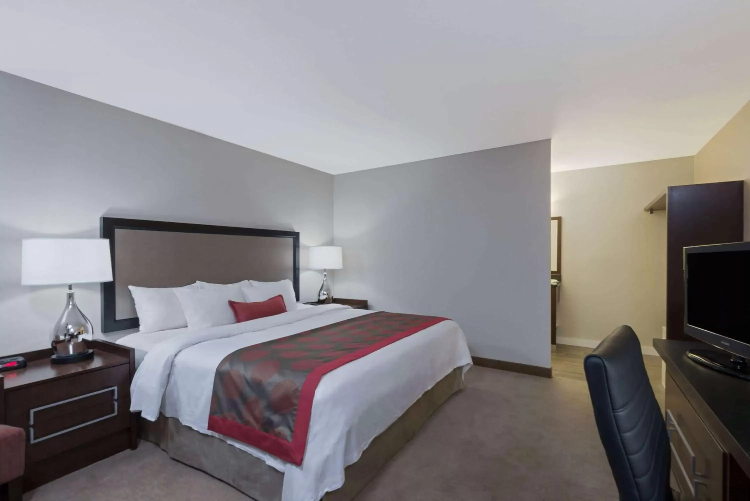 Photo of the whole room, Bed in Ramada by Wyndham Boston
