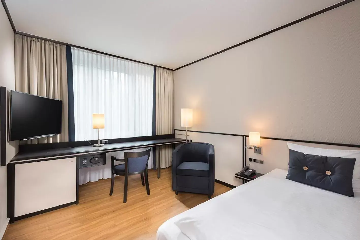 Photo of the whole room, Bed in Seminaris Hotel Bad Honnef Photo of the whole room, Bed in Seminaris Hotel Bad Honnef