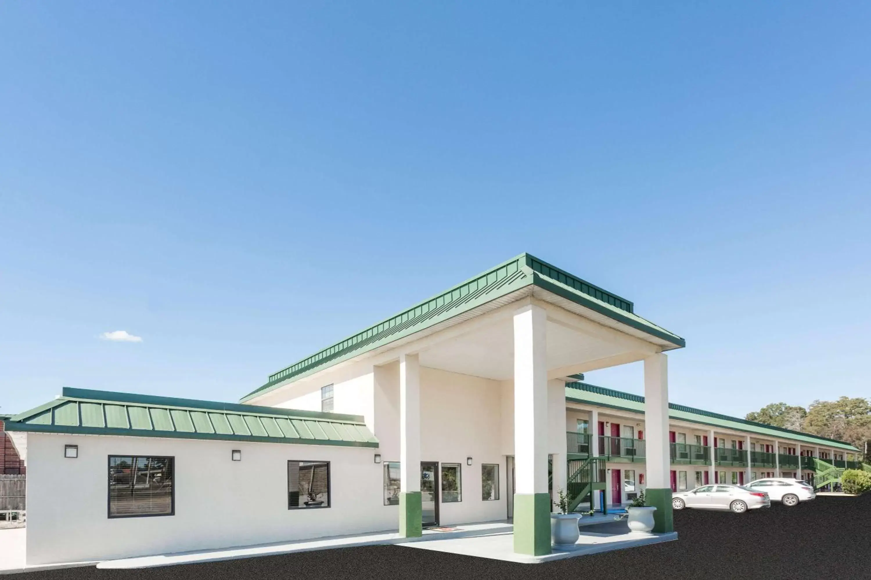 Property building in Super 8 by Wyndham Ashburn Property building in Super 8 by Wyndham Ashburn