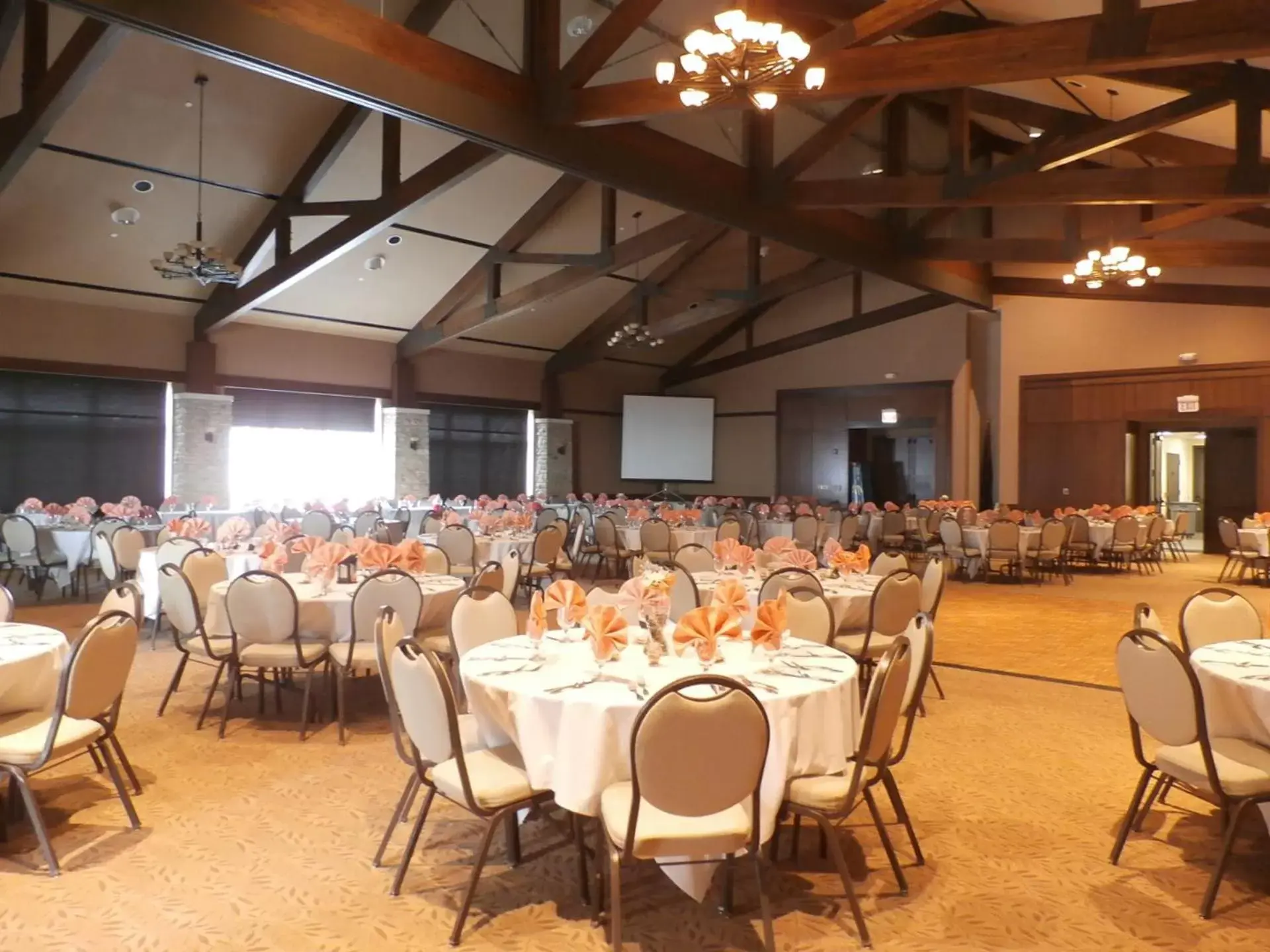 Banquet/Function facilities, Restaurant/Places to Eat in Clifty Inn