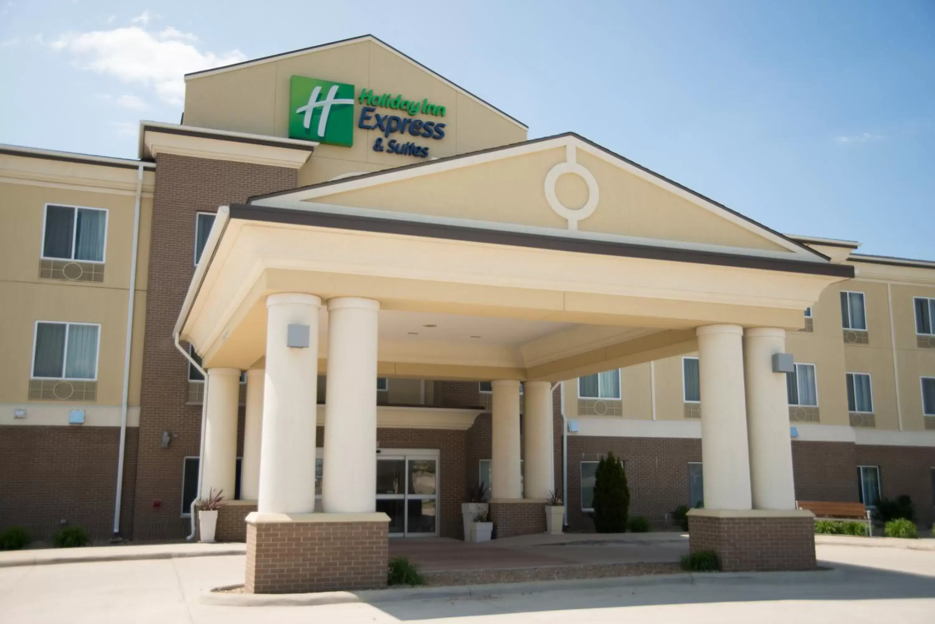 Property Building in Holiday Inn Express & Suites Northwood