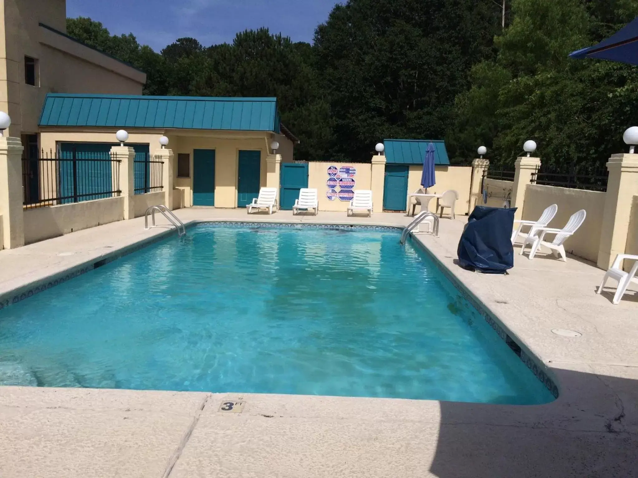 Area and facilities, Swimming Pool in America Best Value Inn Kosciusko
