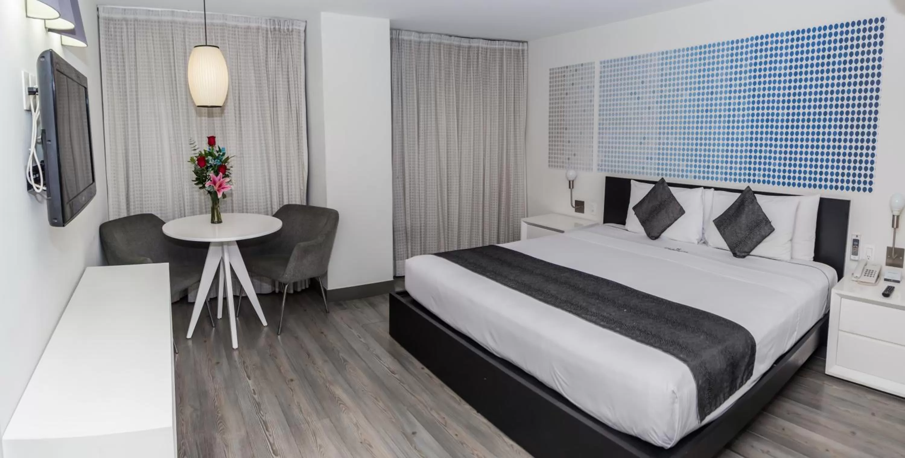 Property building, Bed in Hotel El Ejecutivo by Reforma Avenue