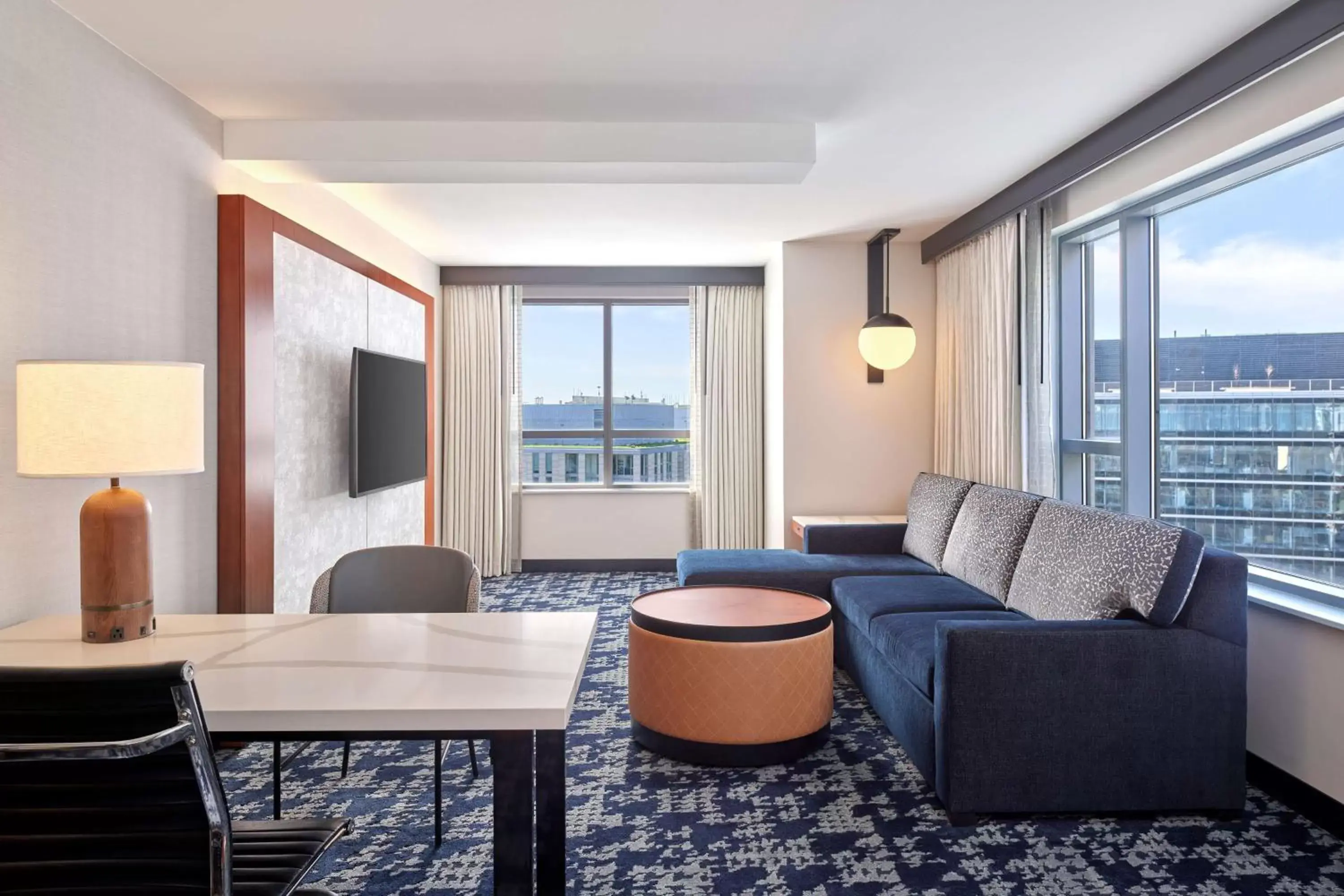 Bedroom, Seating Area in Embassy Suites by Hilton Washington DC Convention Center