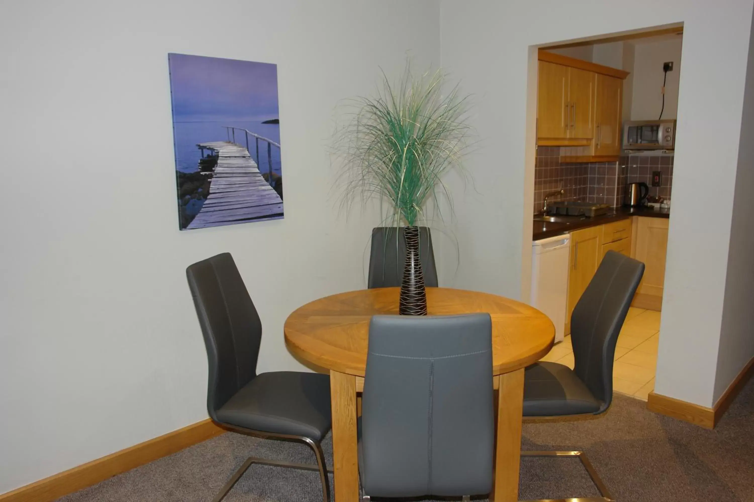 Kitchen or kitchenette, Dining Area in Westgrove Hotel