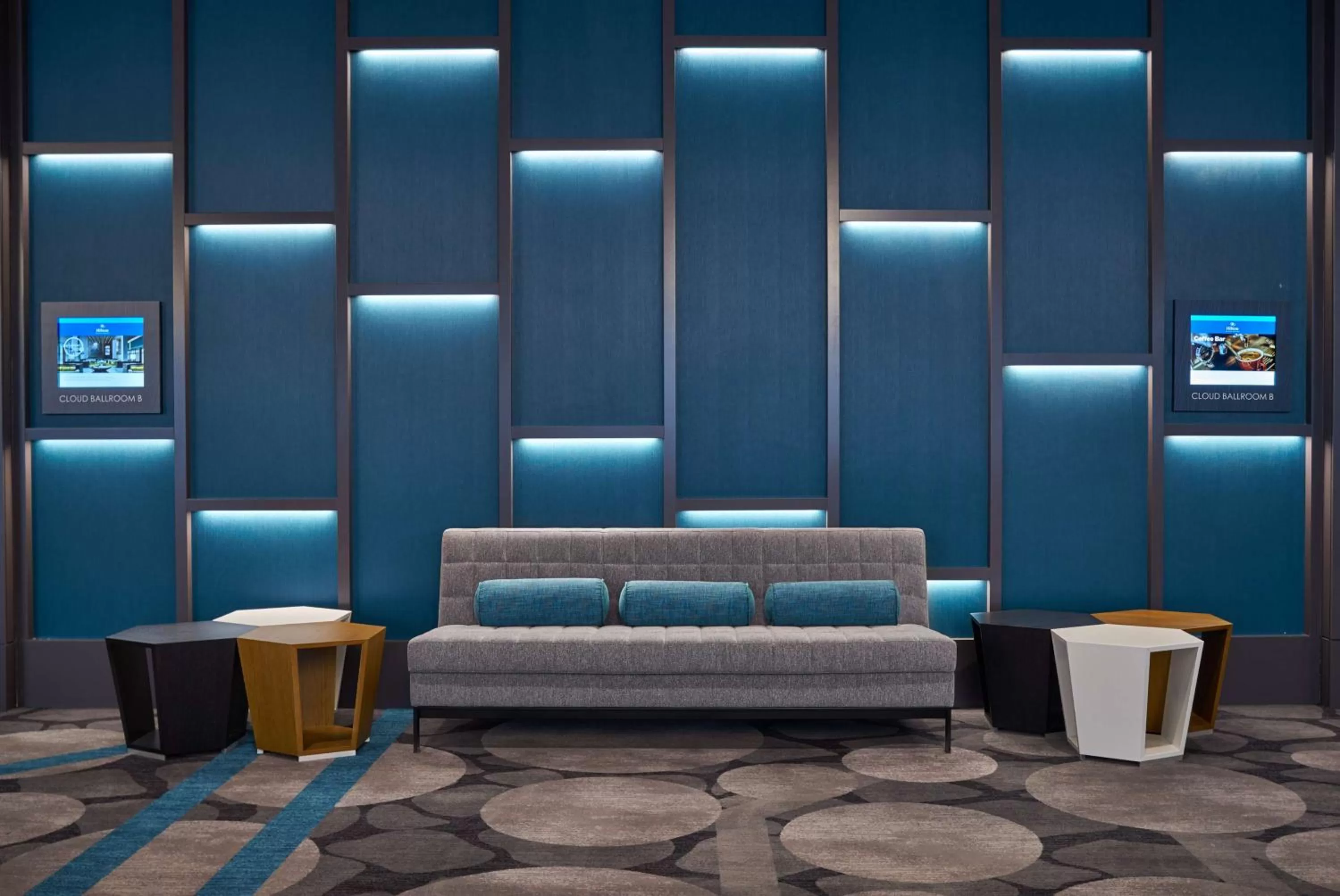 Lobby or reception in Hilton Des Moines Downtown