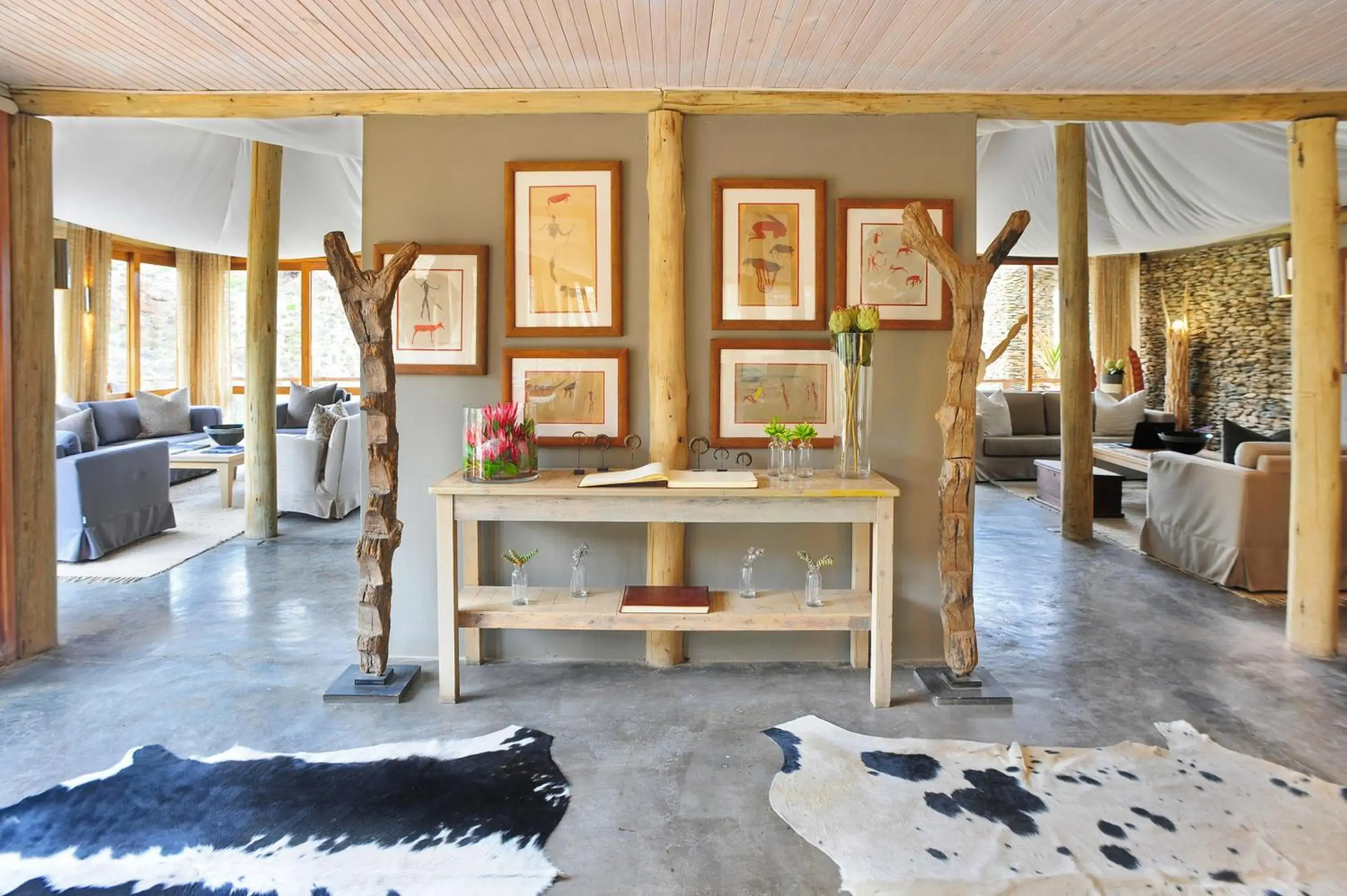 Lounge or bar in Sanbona Wildlife Reserve Lounge or bar in Sanbona Wildlife Reserve