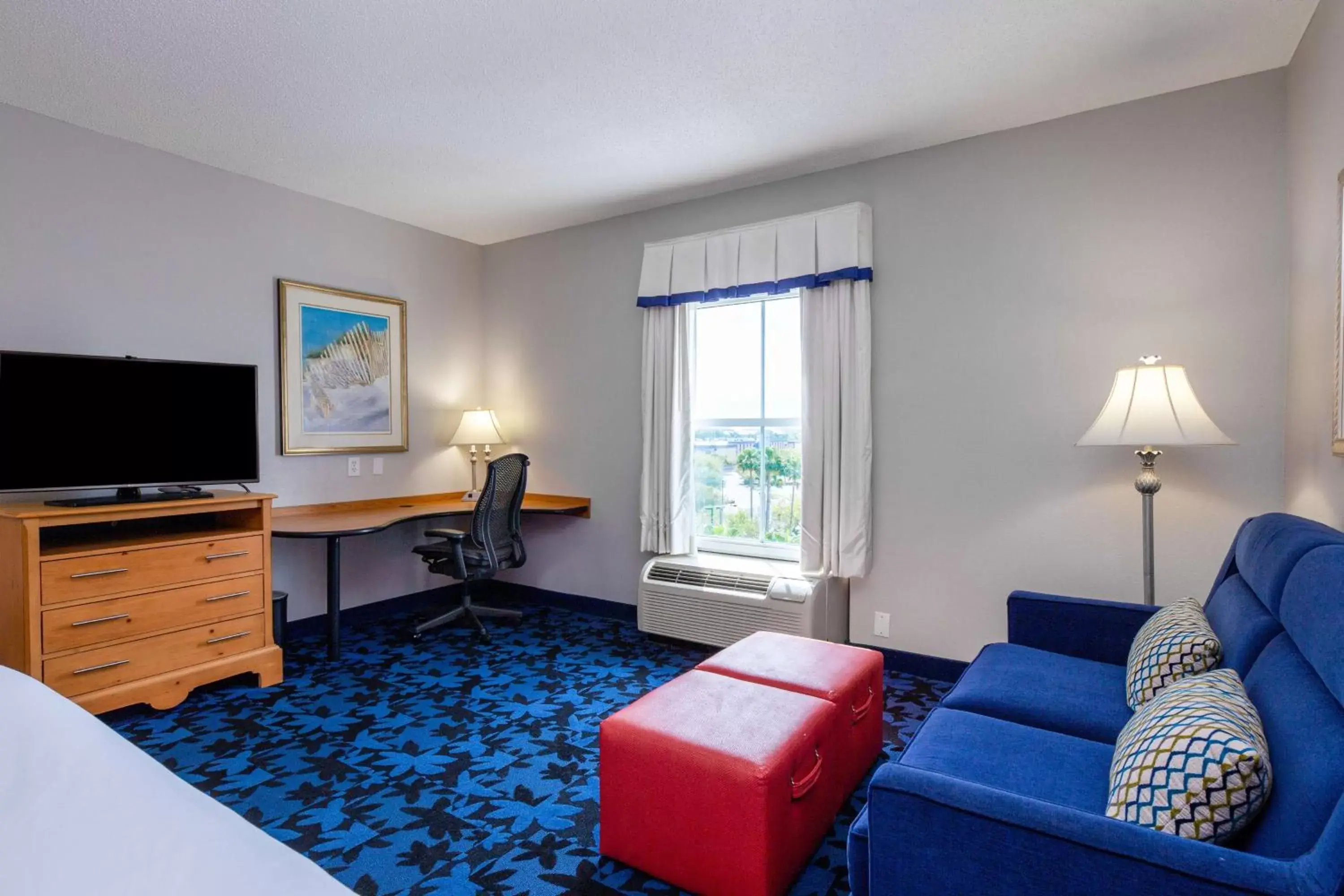 Bedroom, Seating Area in Hampton Inn & Suites Jacksonville Deerwood Park