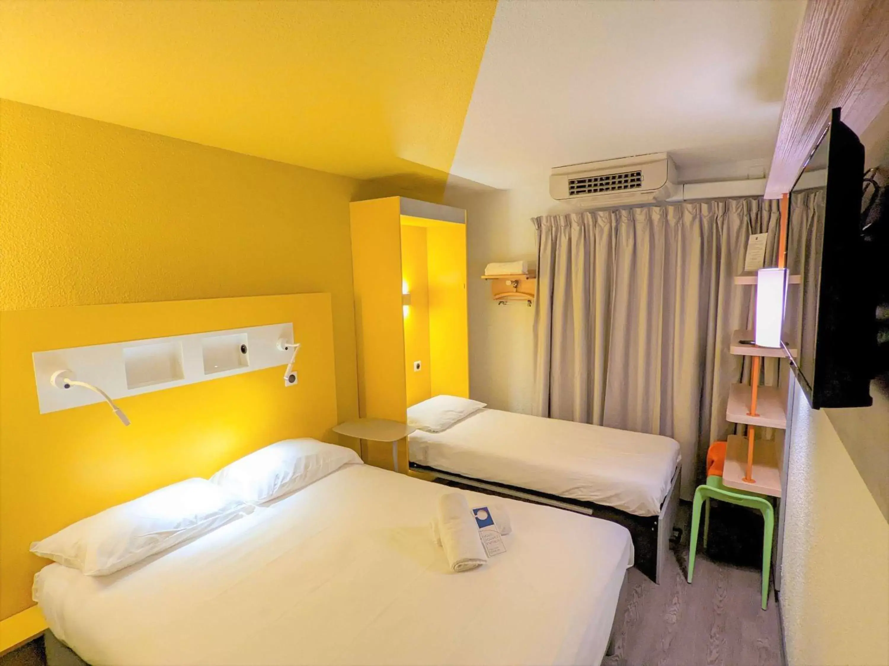 Triple room with One Double bed and One Foldable single bed in ibis budget Marseille Vieux Port