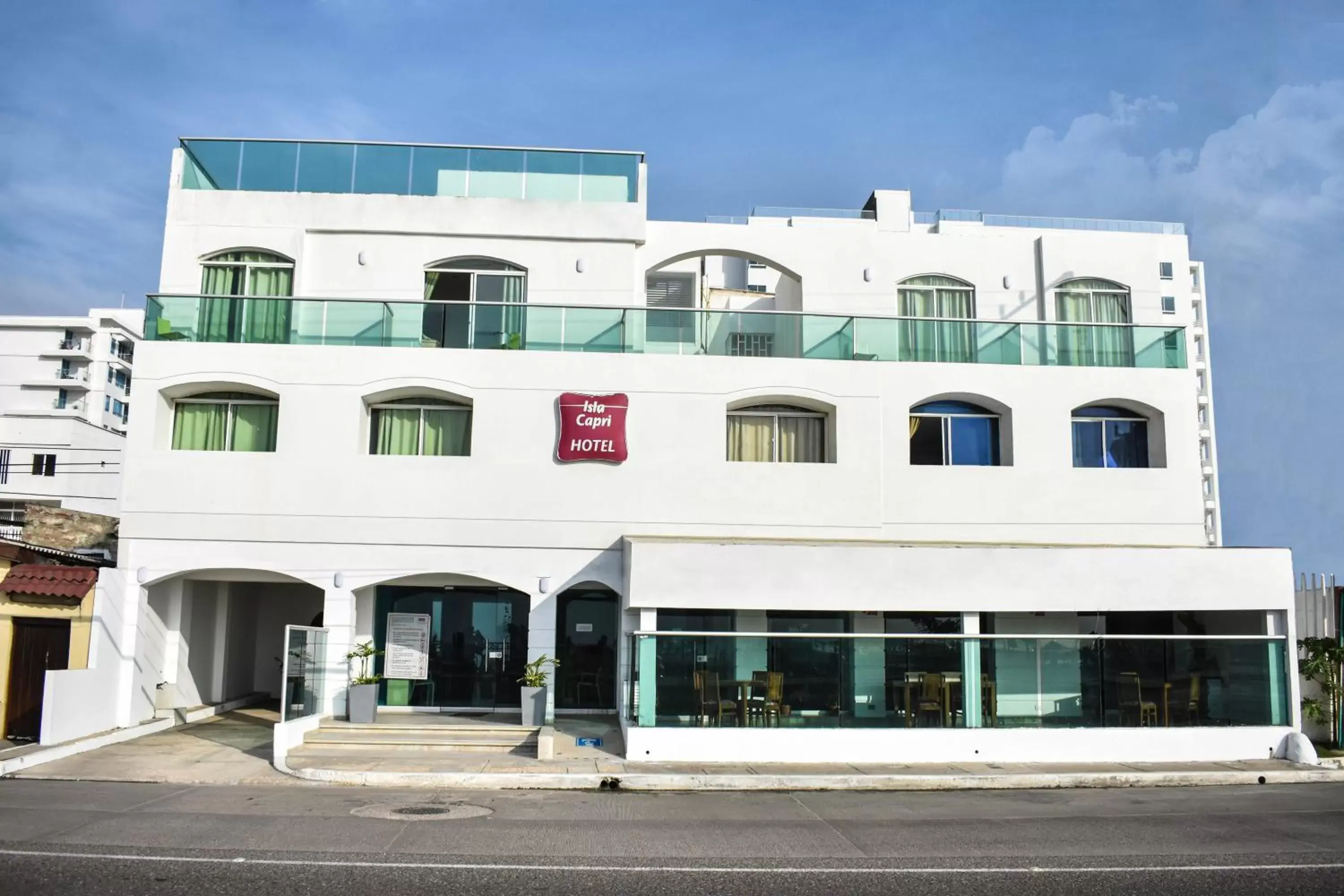 Facade/entrance, Property Building in Hotel Isla Capri