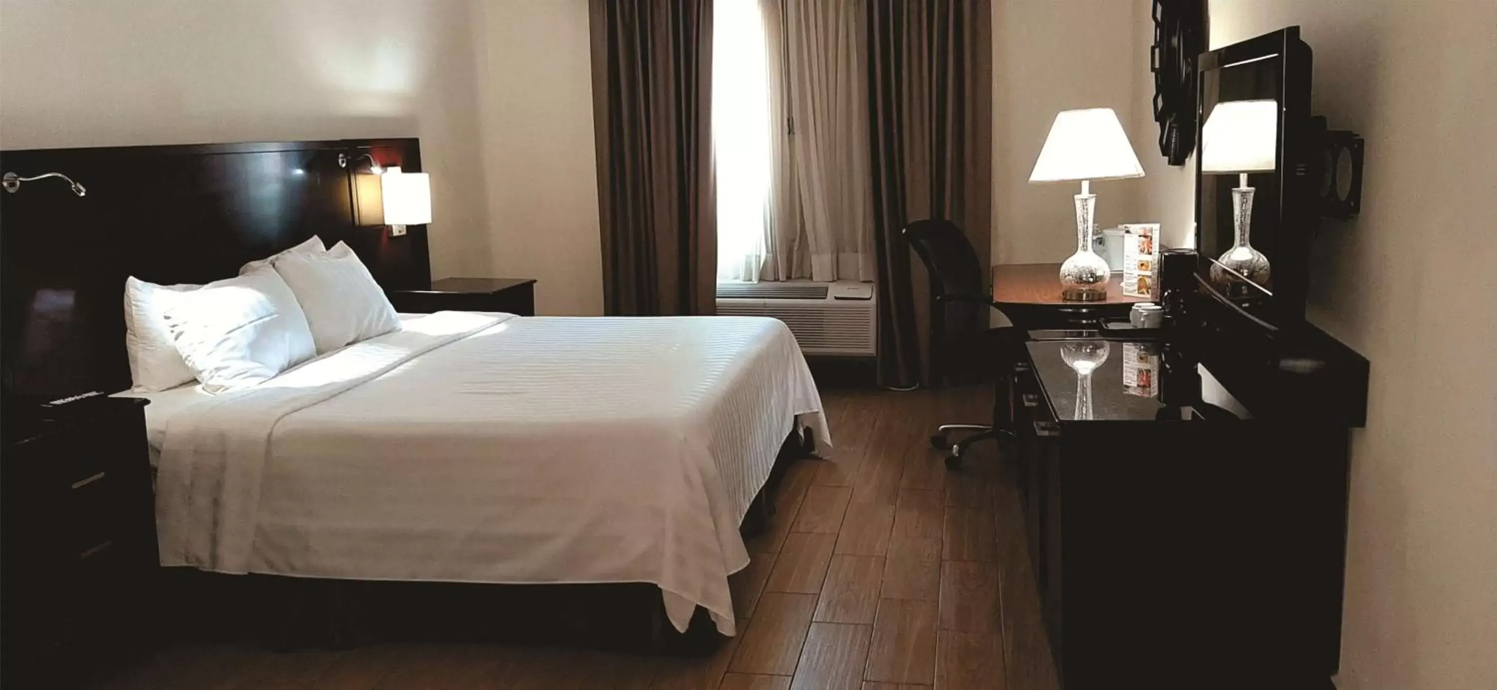 Photo of the whole room, Bed in Best Western PLUS Monterrey Colón